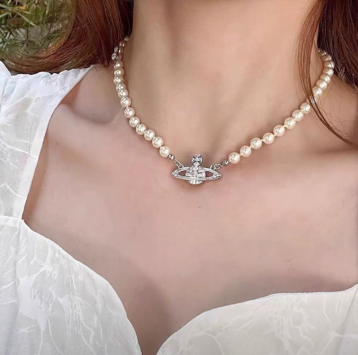 代購-Vivienne Westwood  MINI BAS RELIEF CHOKER  土星吊墜 珍珠項鍊