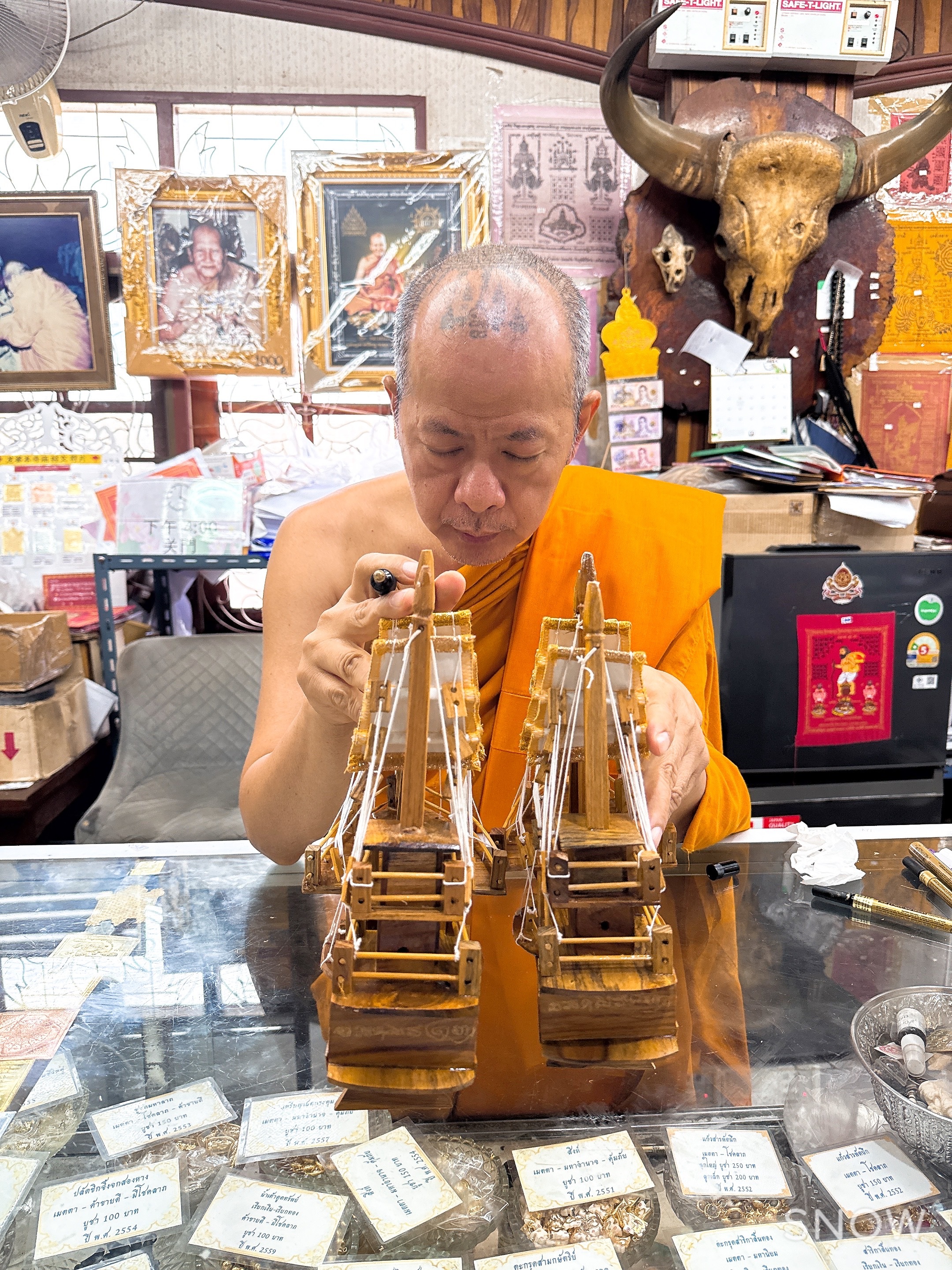 龍婆本廟開光加持 寶座招財船