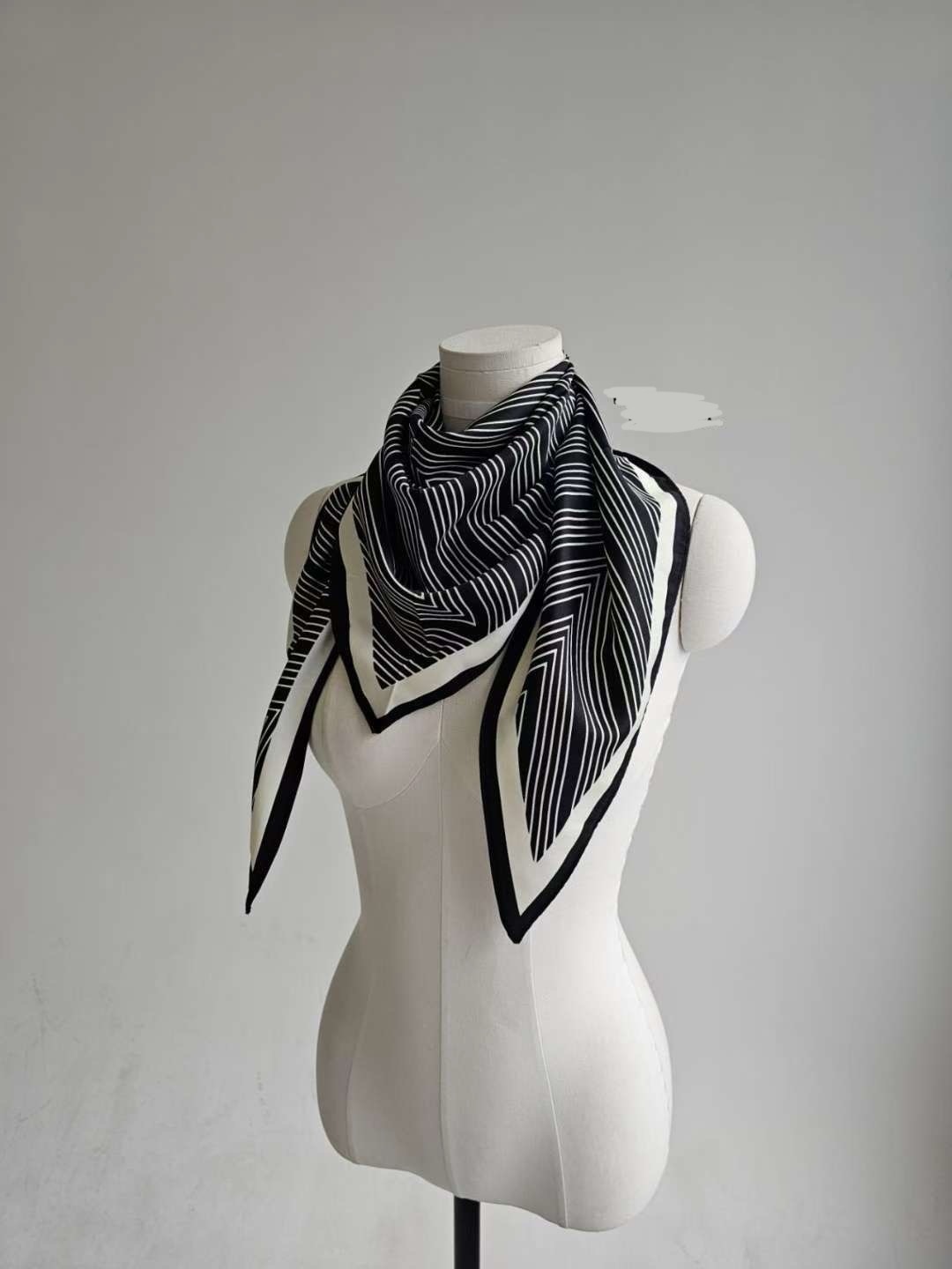 三角pattern scarf