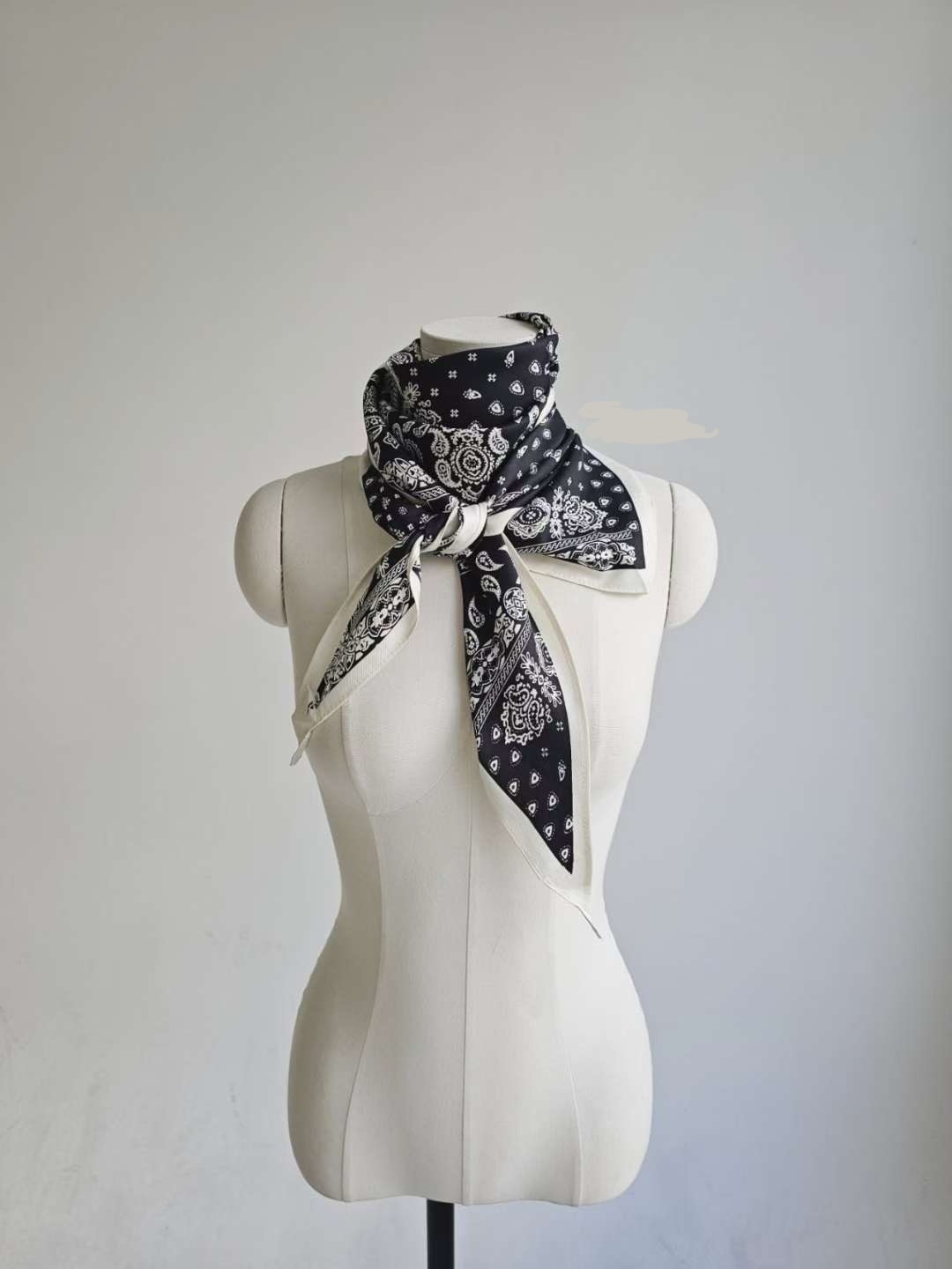 三角pattern scarf