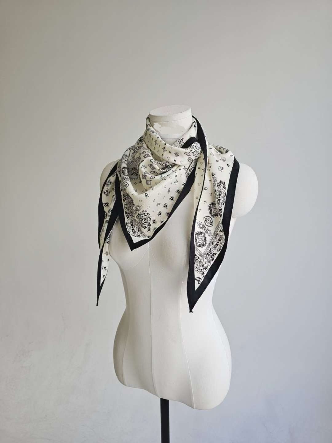 三角pattern scarf