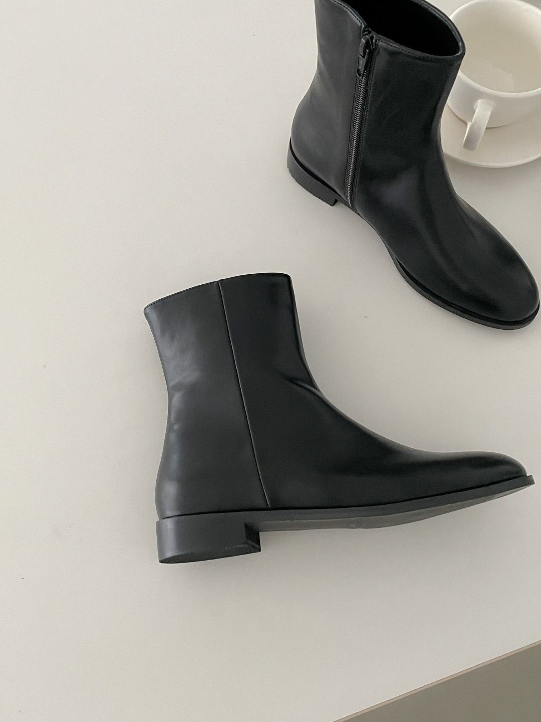 仿皮平底短boots