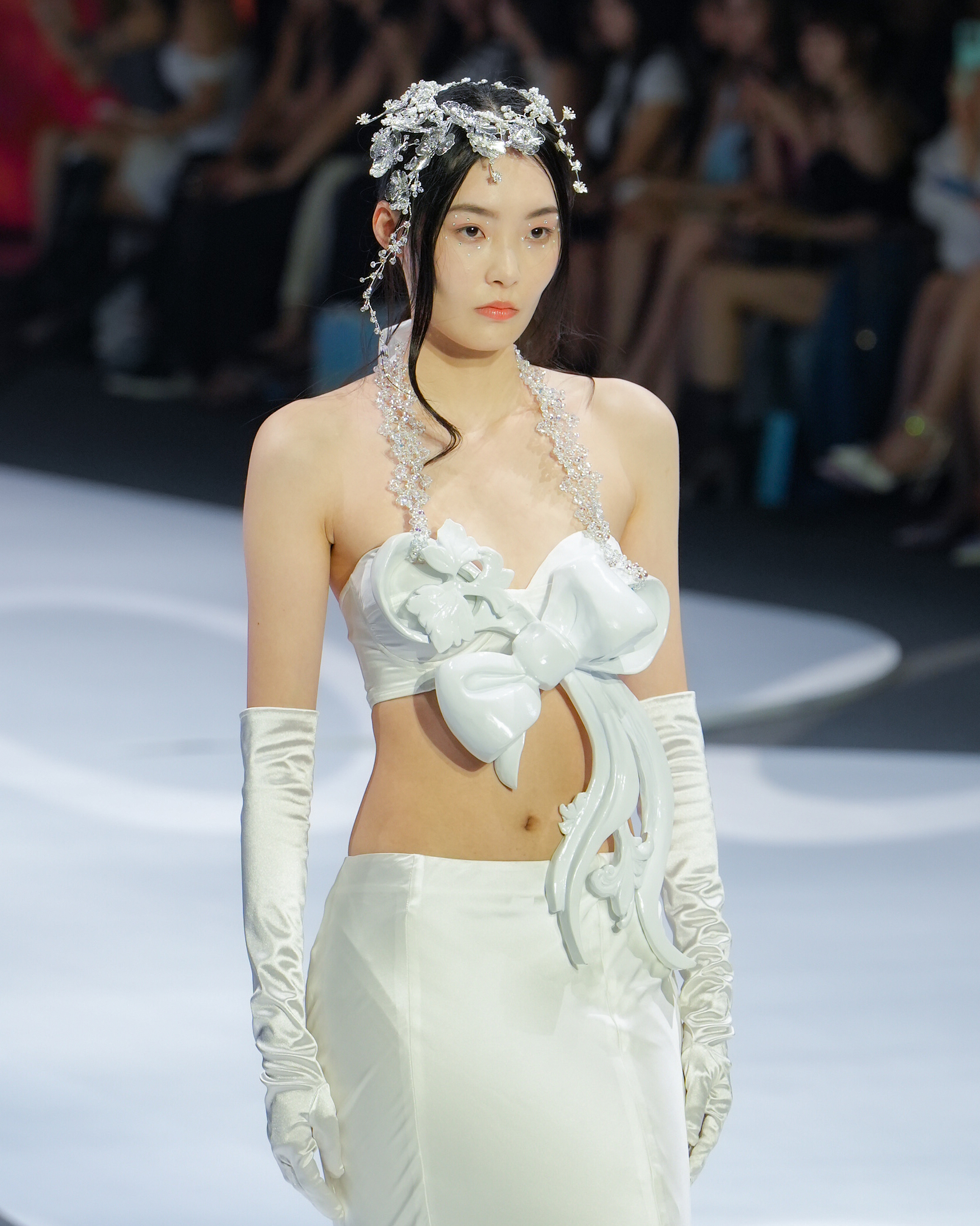 12675 Dreamy Silver Petal Wreath