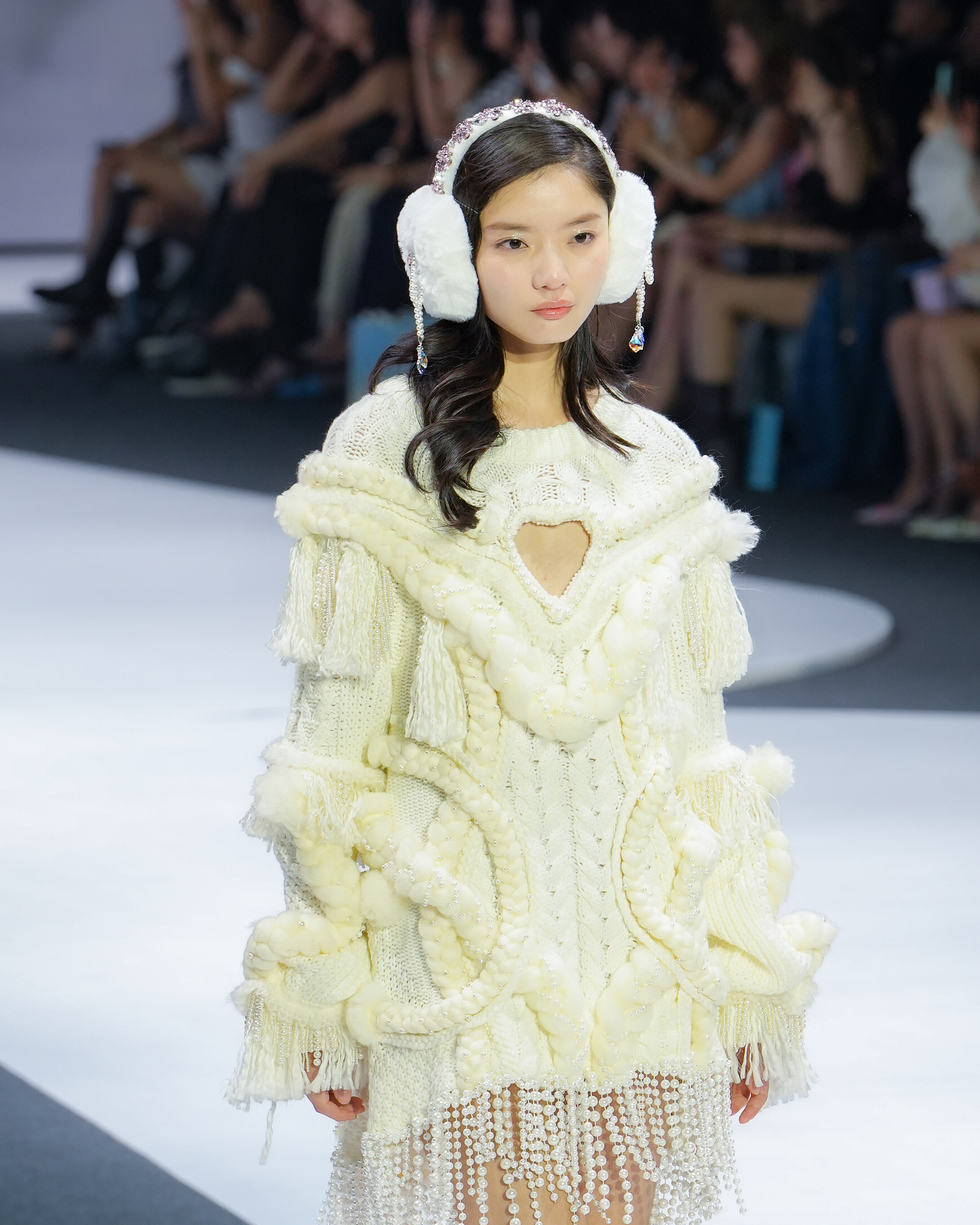 12668 Faux Fur White Fluffy Pearl Beads Foldable Ear Warmer