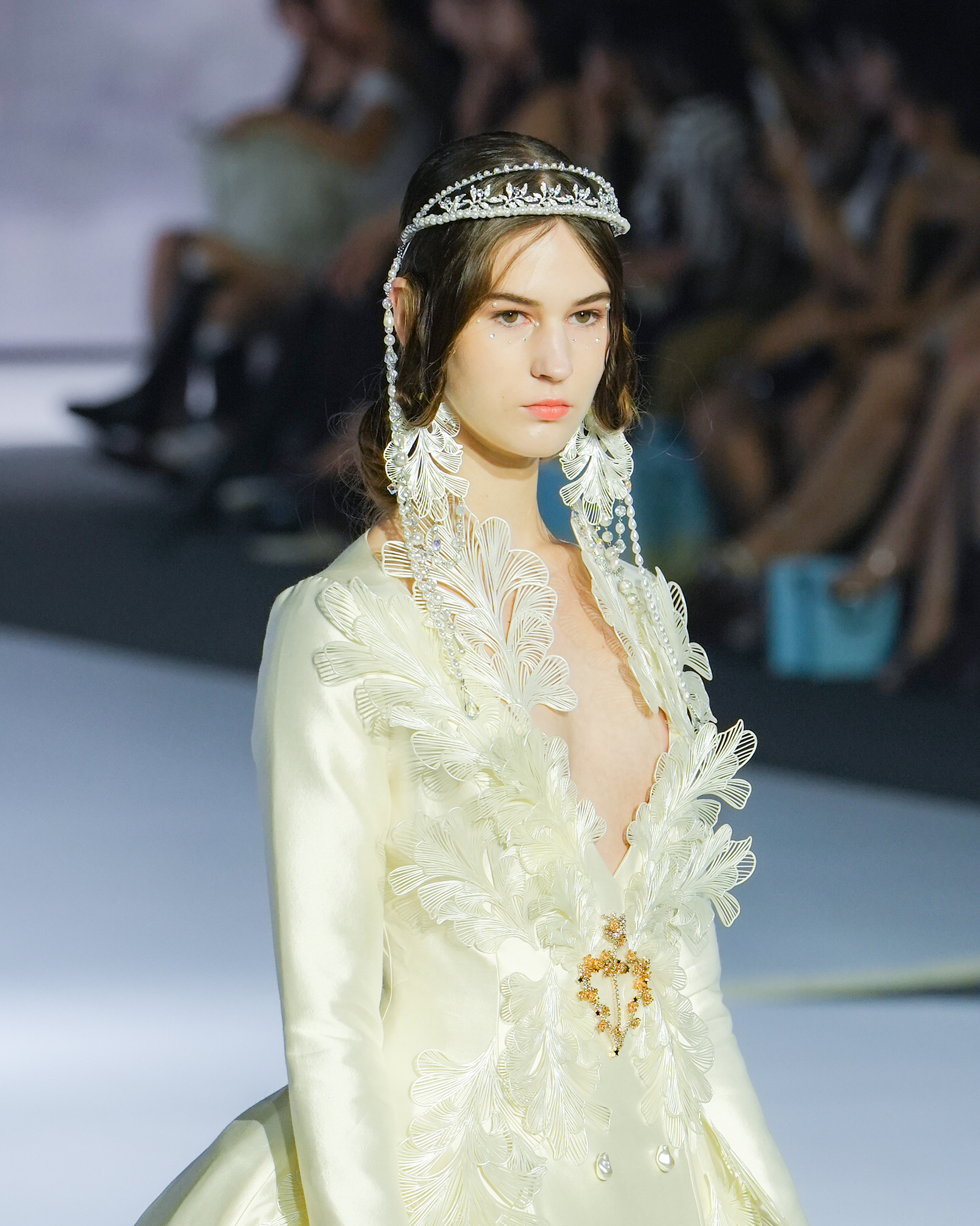 12672 Pearl Layered Headband with Petal S925 Earrings