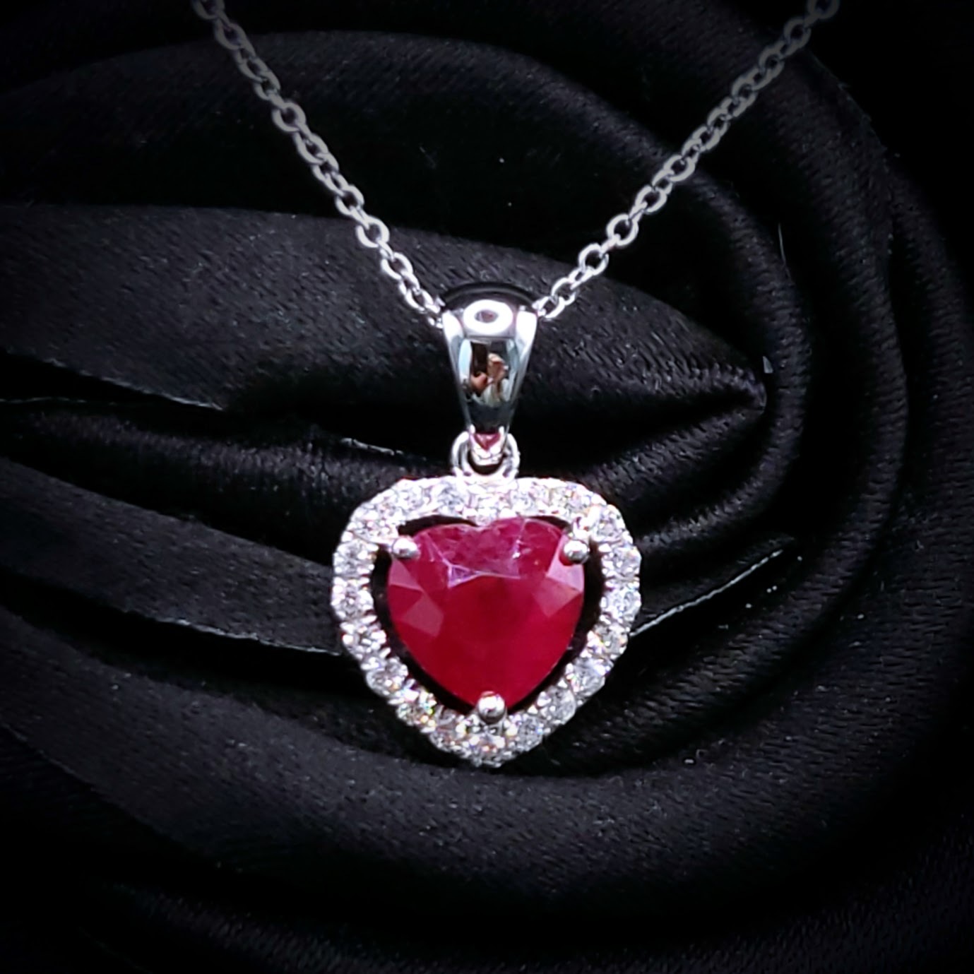 18K White Gold 1.02ct Ruby and Diamond Pendant