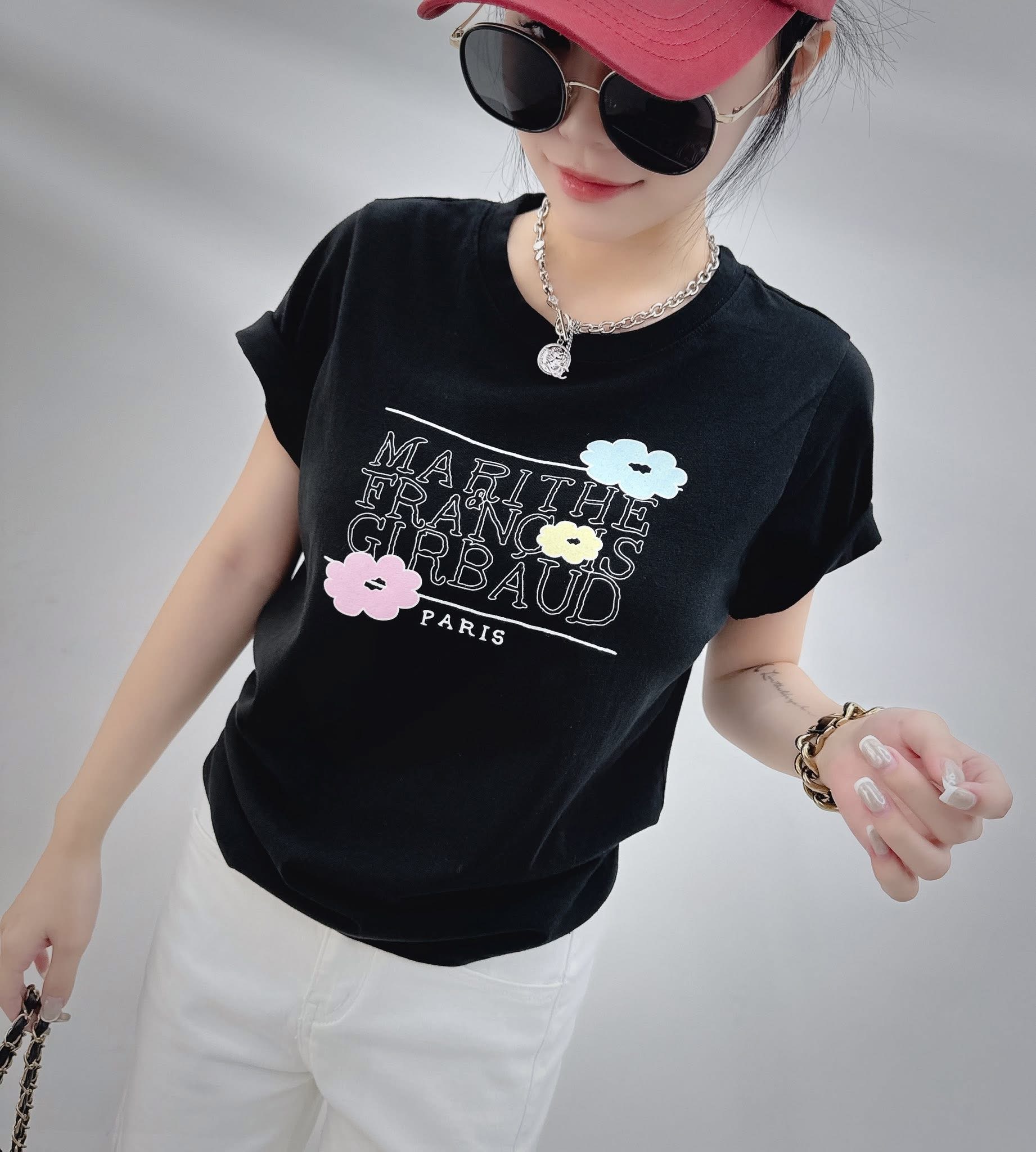 【時髦百搭的雲朵字母設計造型棉tee】（現貨）