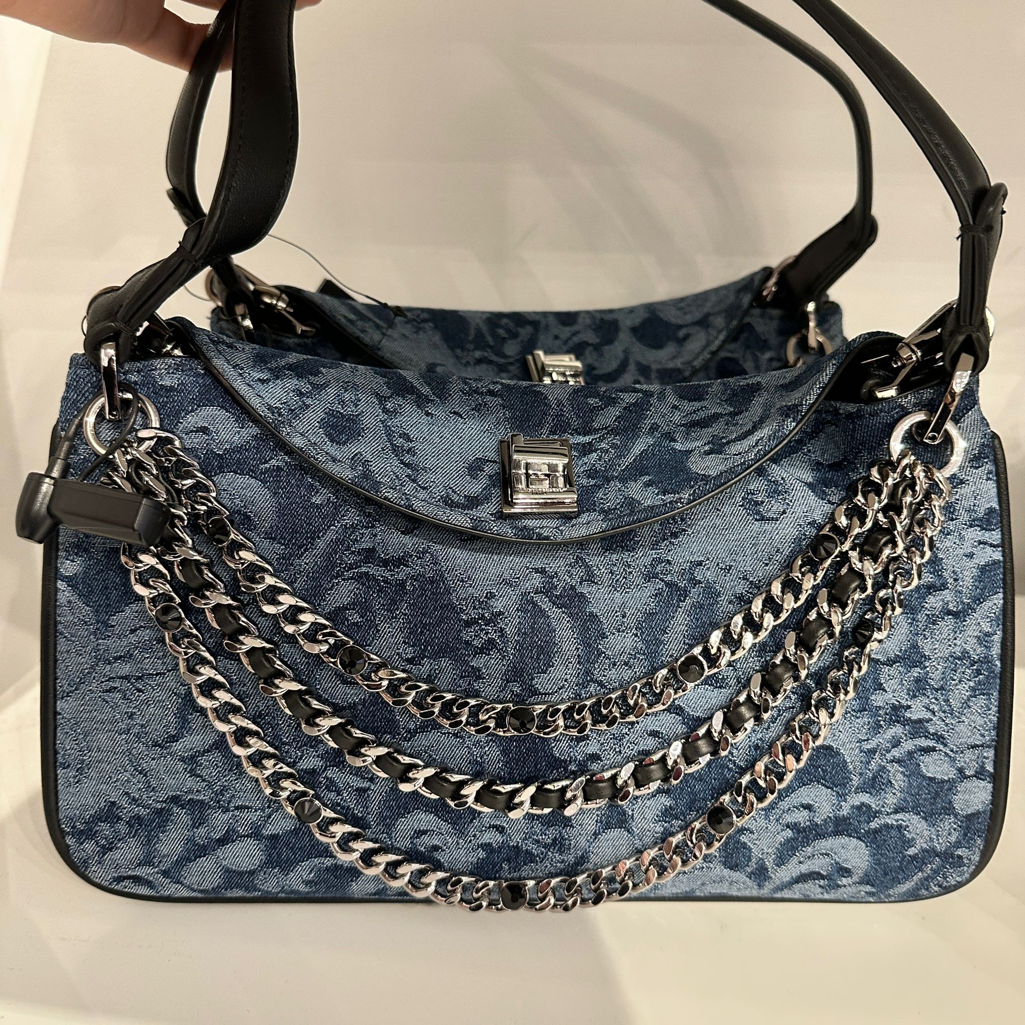 【預購】Karl Lagerfeld Paris H090568 斜咩袋