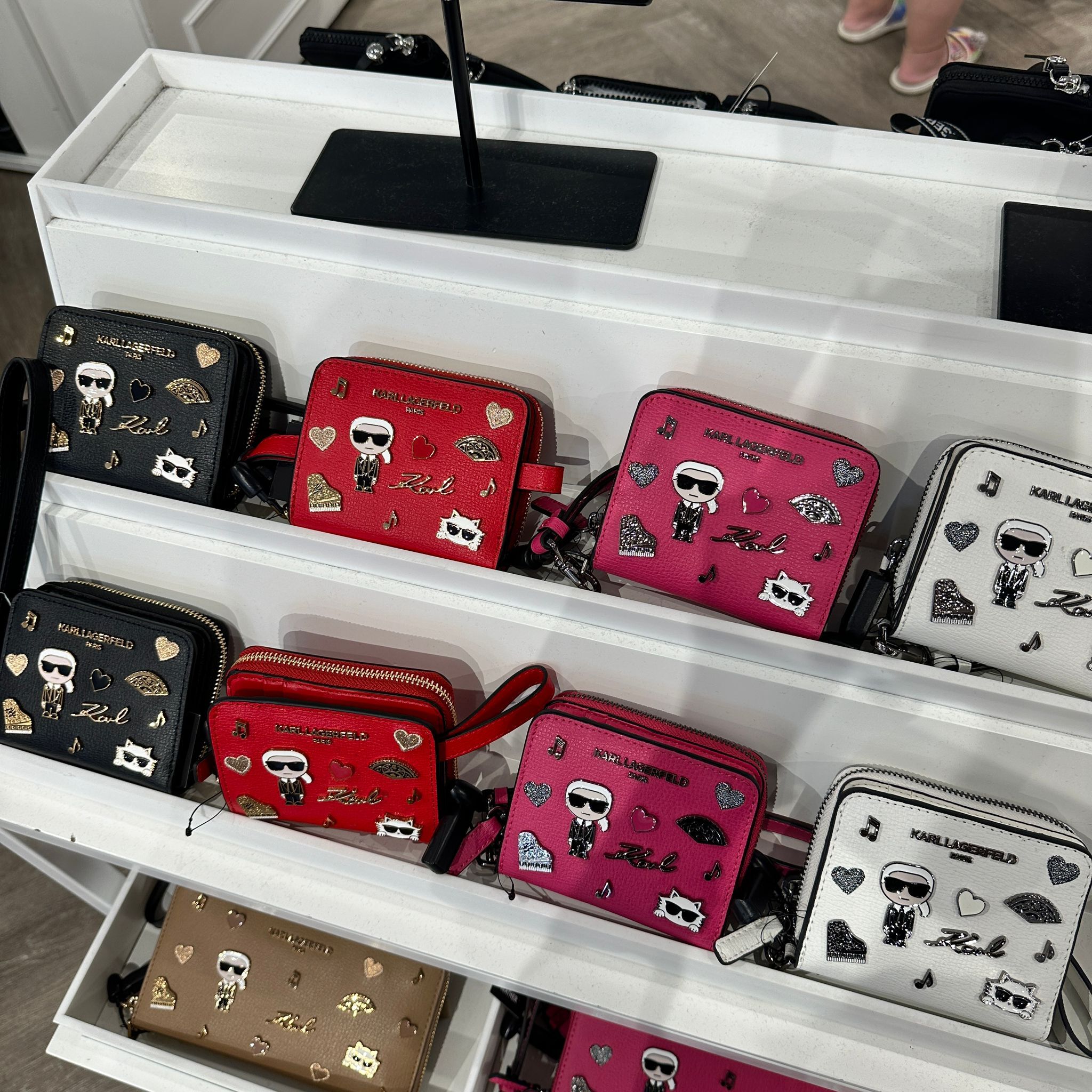 【預購】Karl Lagerfeld Paris H090569 手拿拉鏈銀包