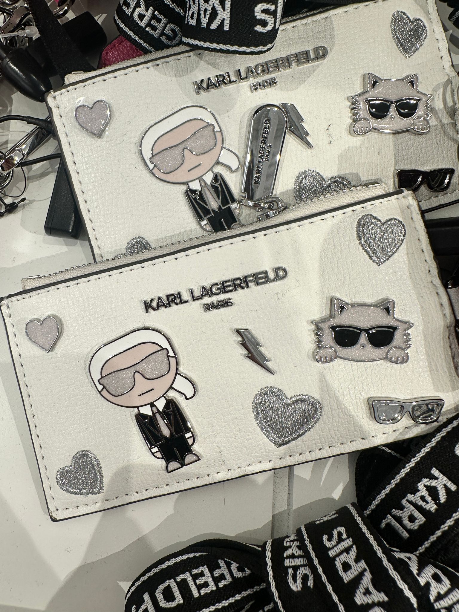 【預購】Karl Lagerfeld Paris H090570 掛頸卡包