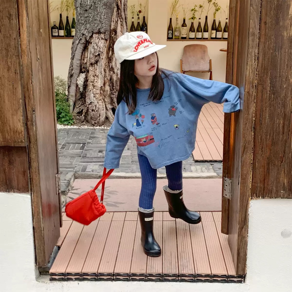 三色塗鴉插畫感上衣