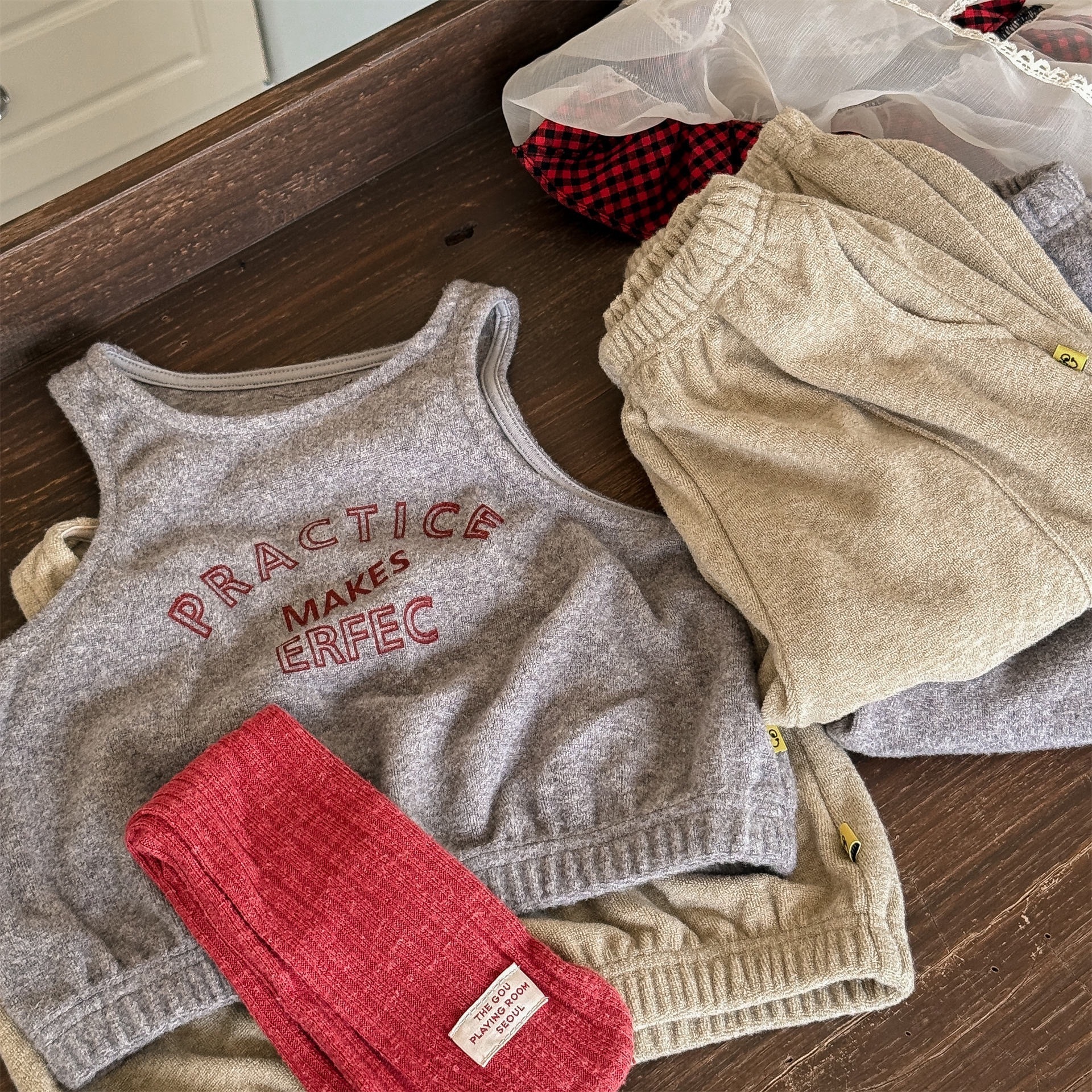 兩色疊穿毛呢背心套裝