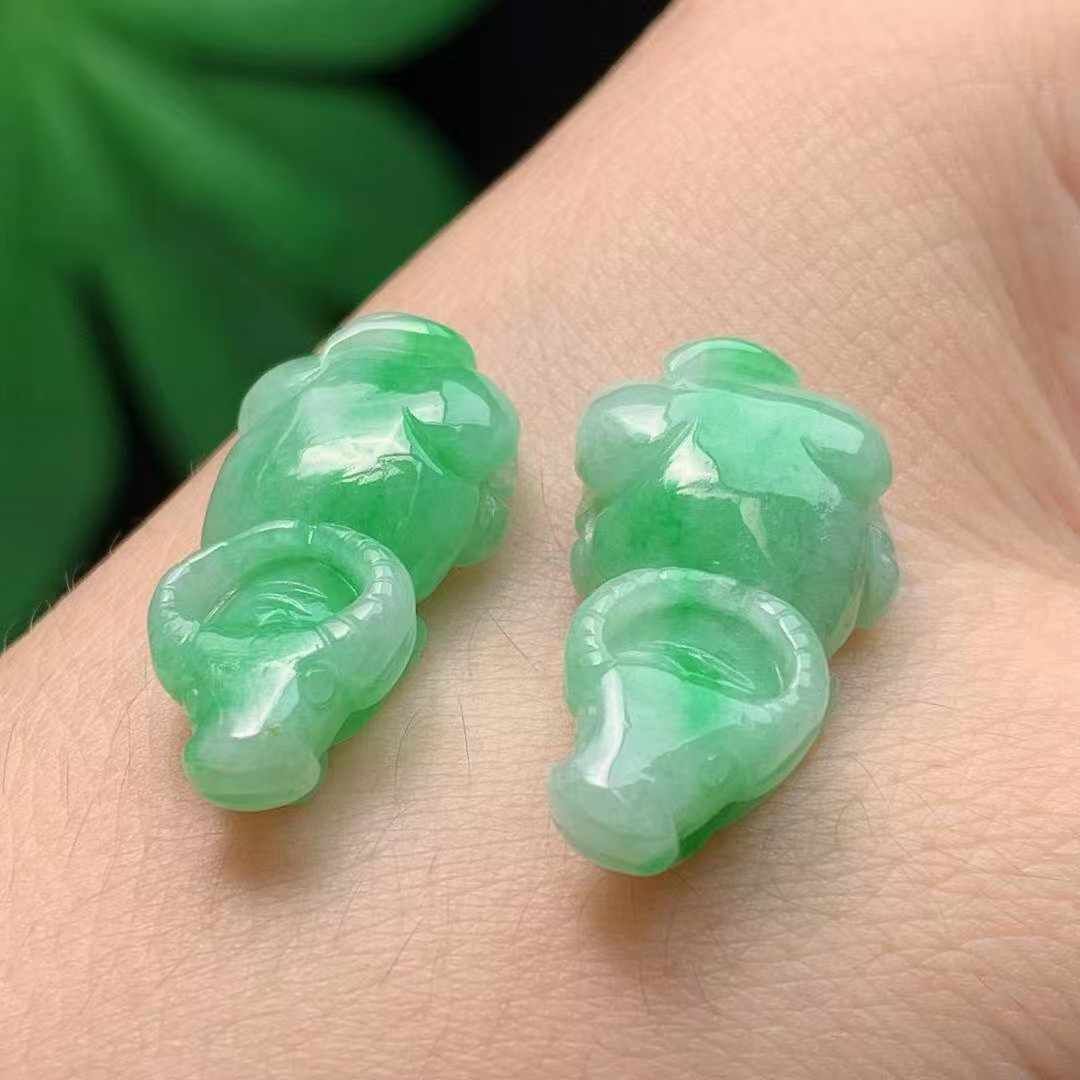 91341 翡翠飄綠生肖牛一對