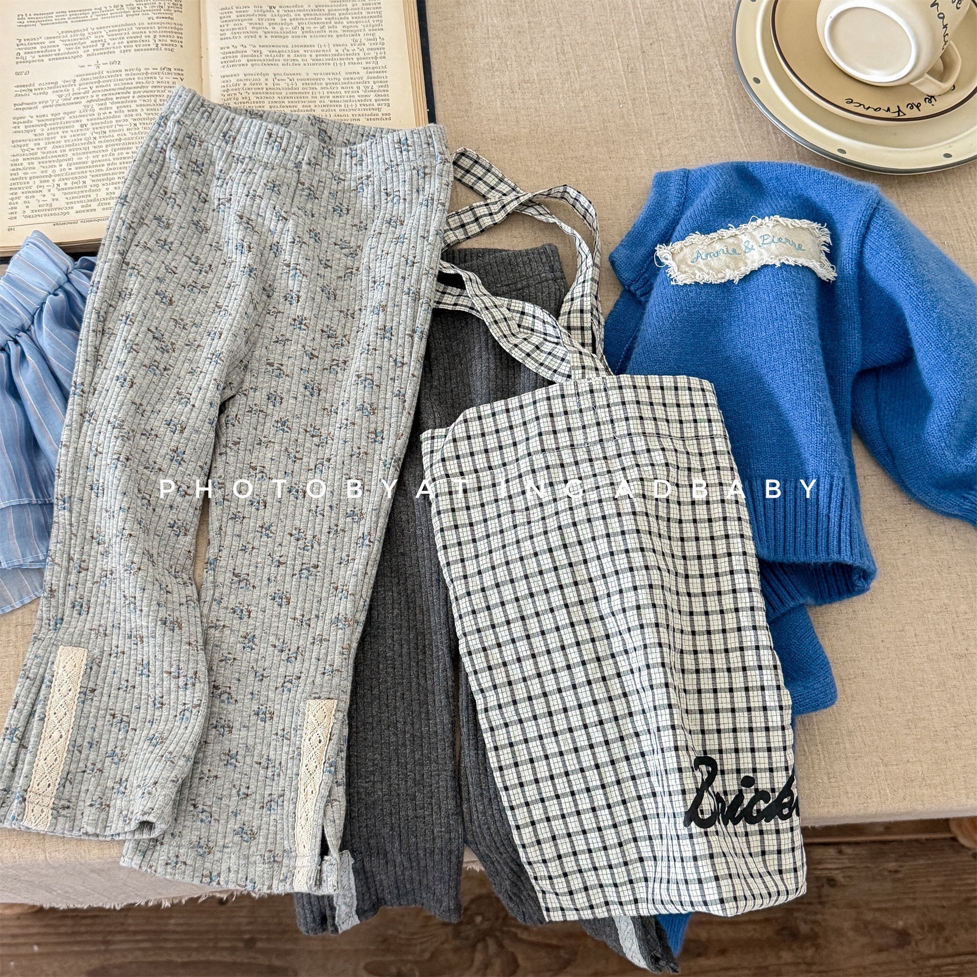 側邊刺繡直抗條褲