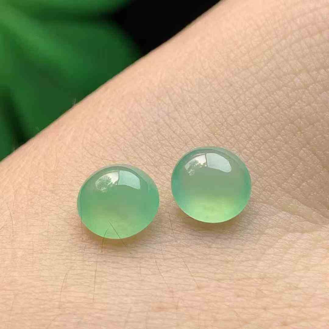 91349 翡翠冰種晴底蛋面一對