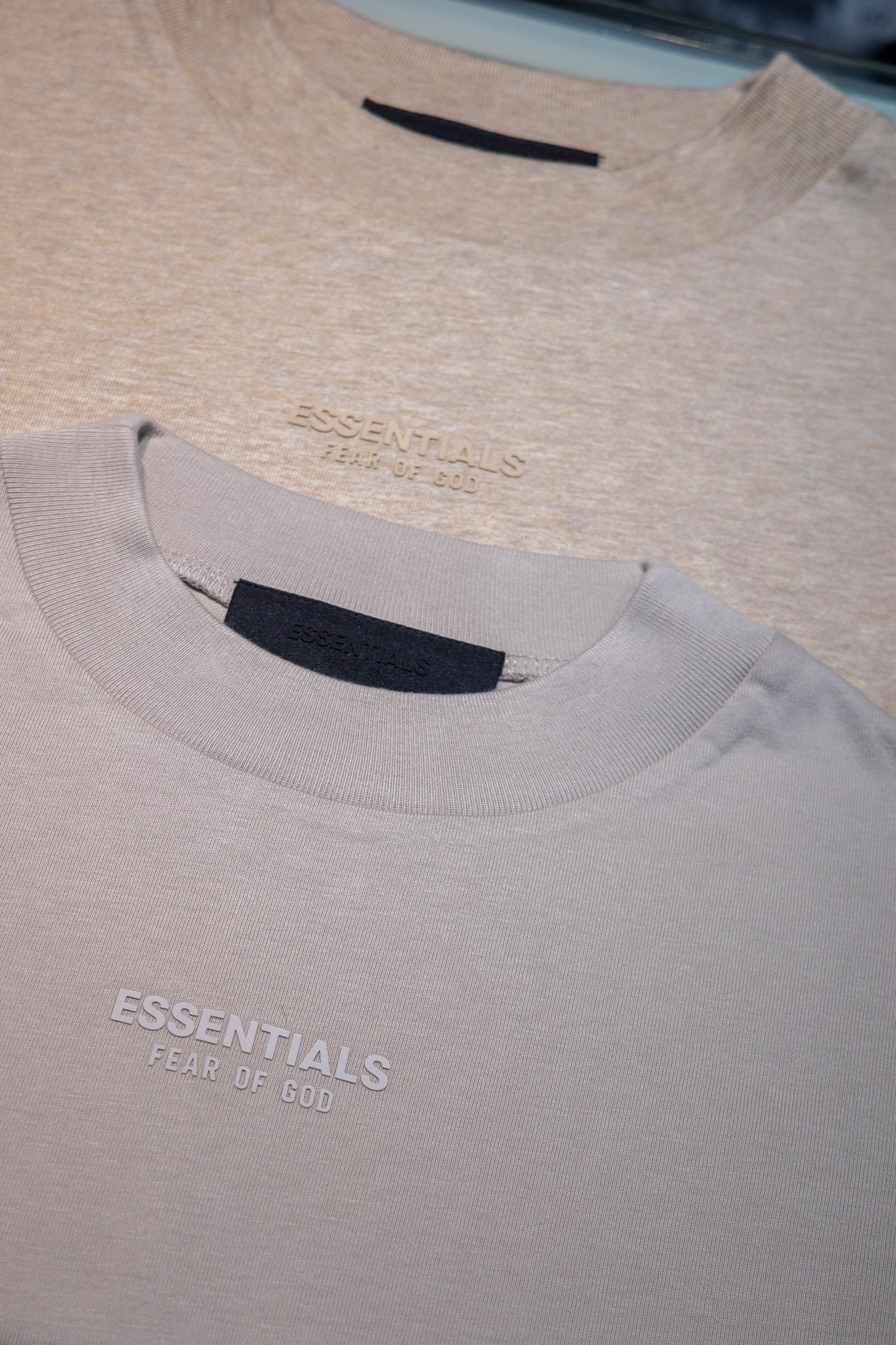 「當天快速出貨」Fear of God Essentials fw23 縮小logo 短T 寬鬆版 雲系列 白灰125bt232002f、金125bt232003f