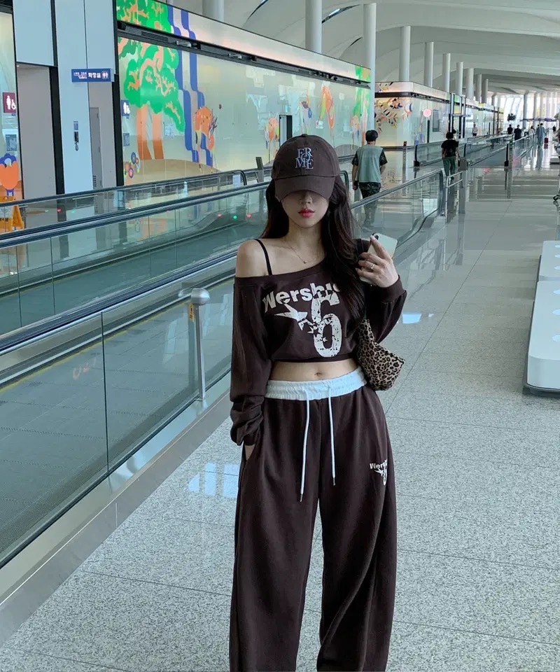 【優惠價預訂】韓國寬領印花露肩衛衣（4色）