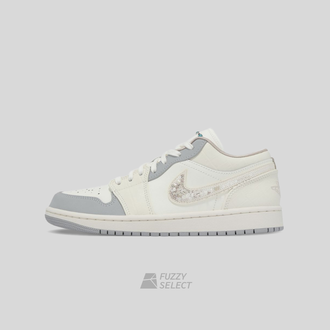【逢甲 FUZZY】W Air Jordan 1 Low “Sail/Soft Pearl” 奶白灰藍 珍珠亮片 IH7323-100