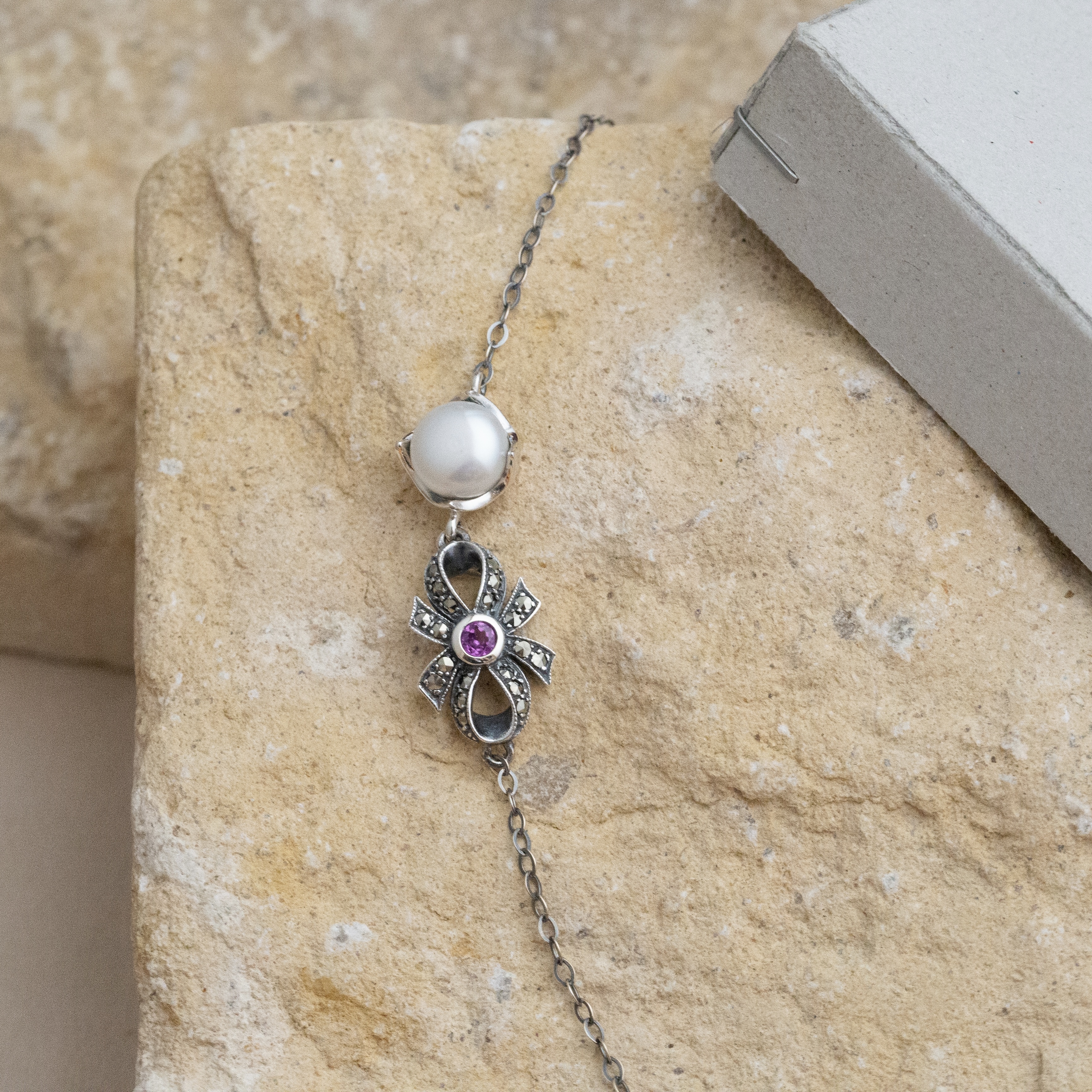 Svb126 (礦石.玫瑰石榴蝴蝶結，珍珠手鏈）（自家款）