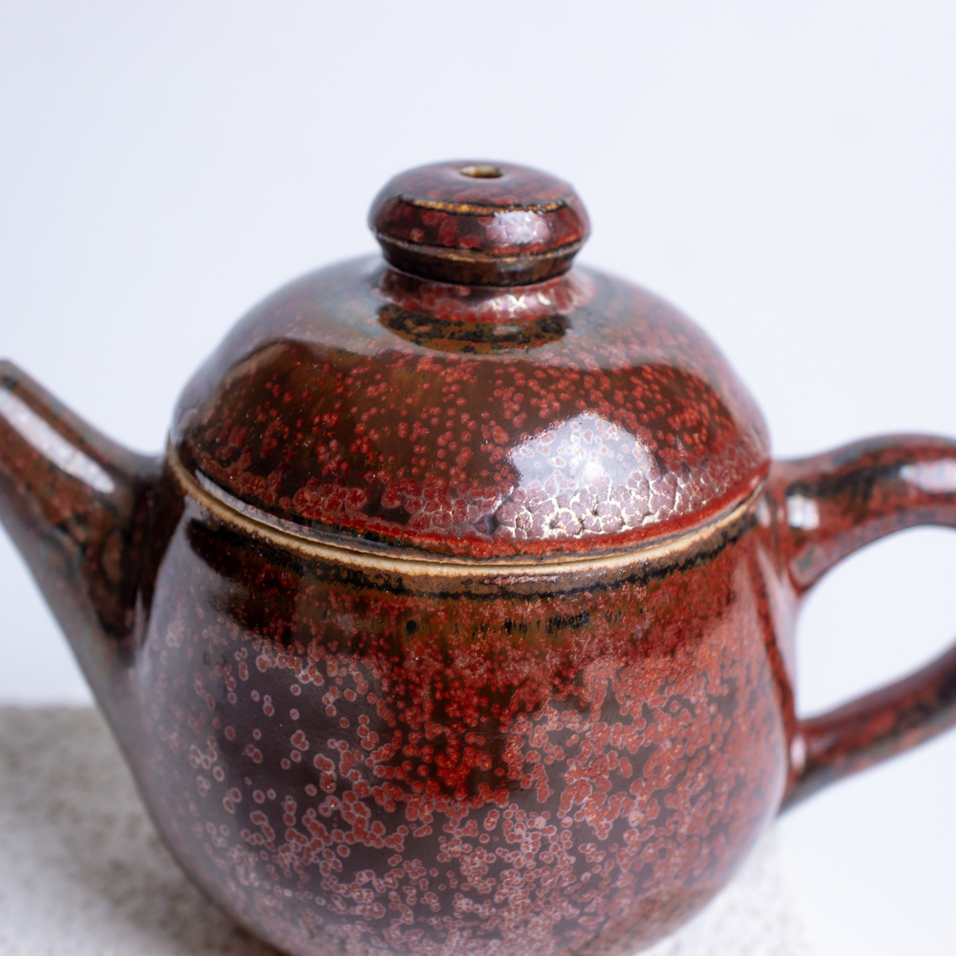 紅釉小茶壺