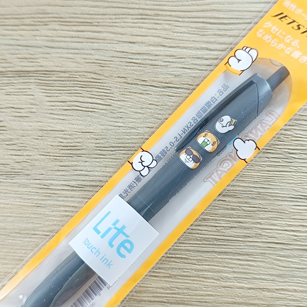 日本UNI ．JETSTREAM Lite 輕盈溜溜筆 0.5/0.7mm 黑芯 白爛貓聯名款