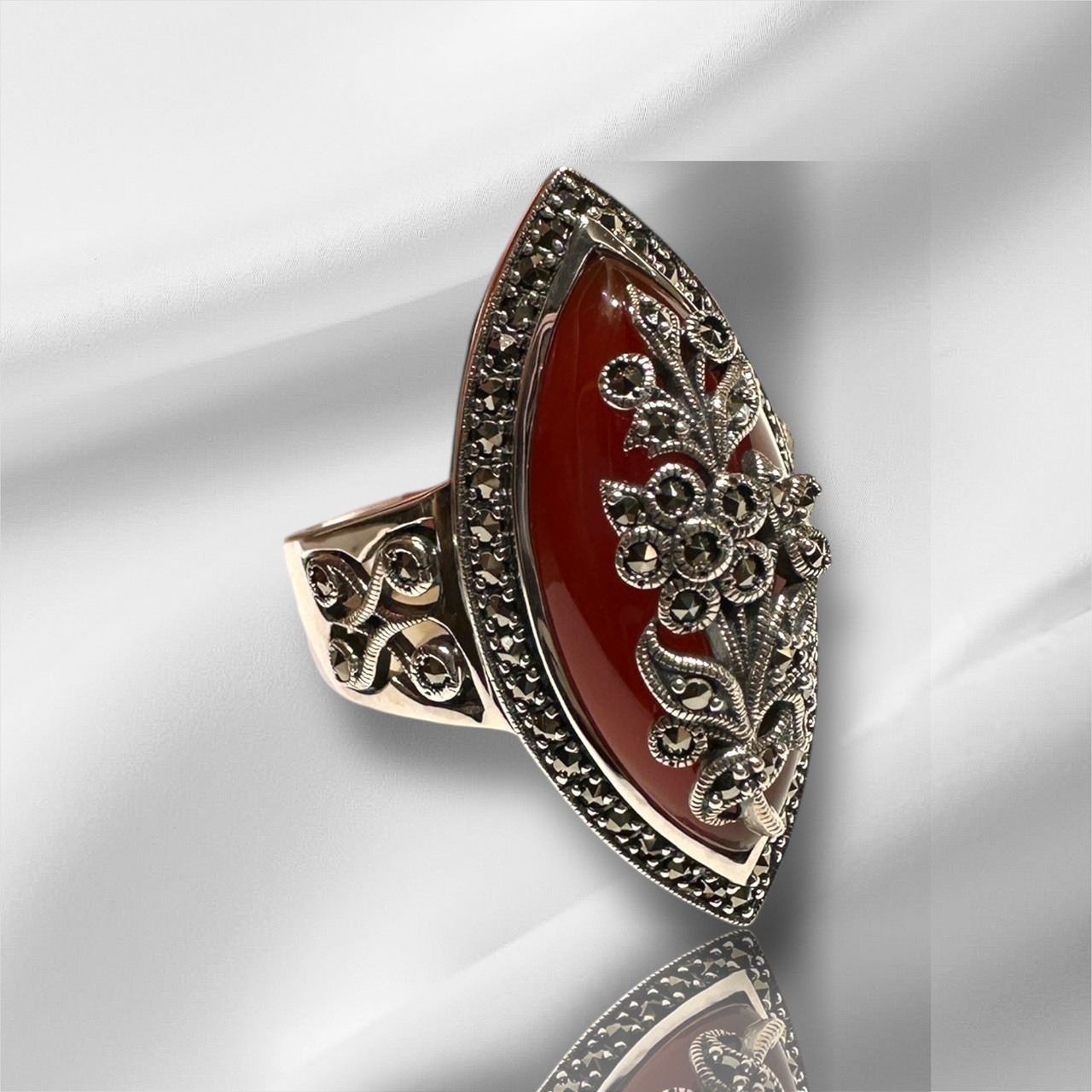 紅玉髓馬眼型戒指