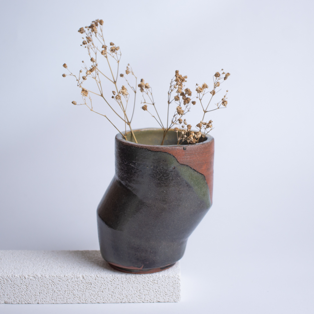 色塊風不對稱花瓶