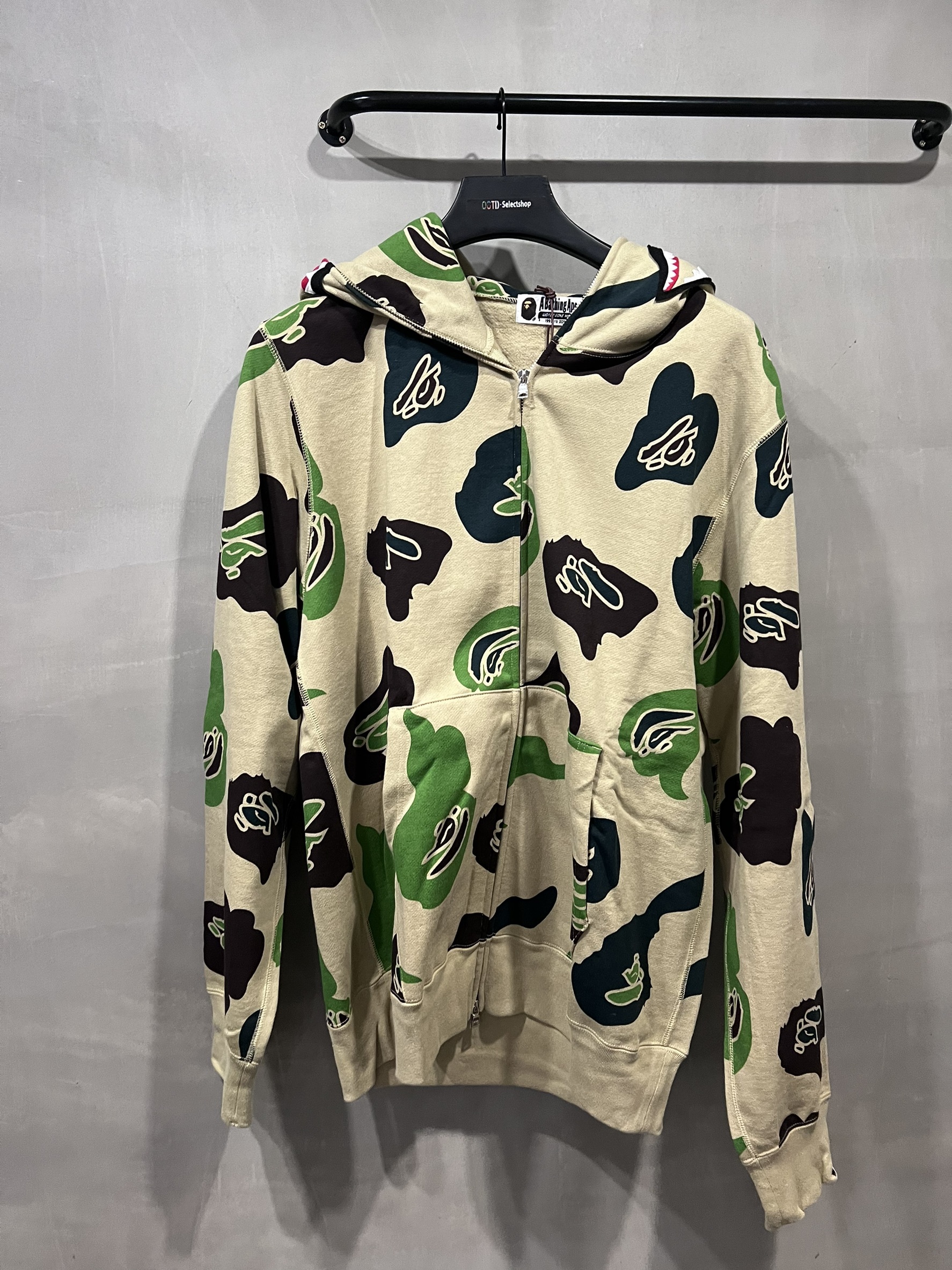 BAPE外套