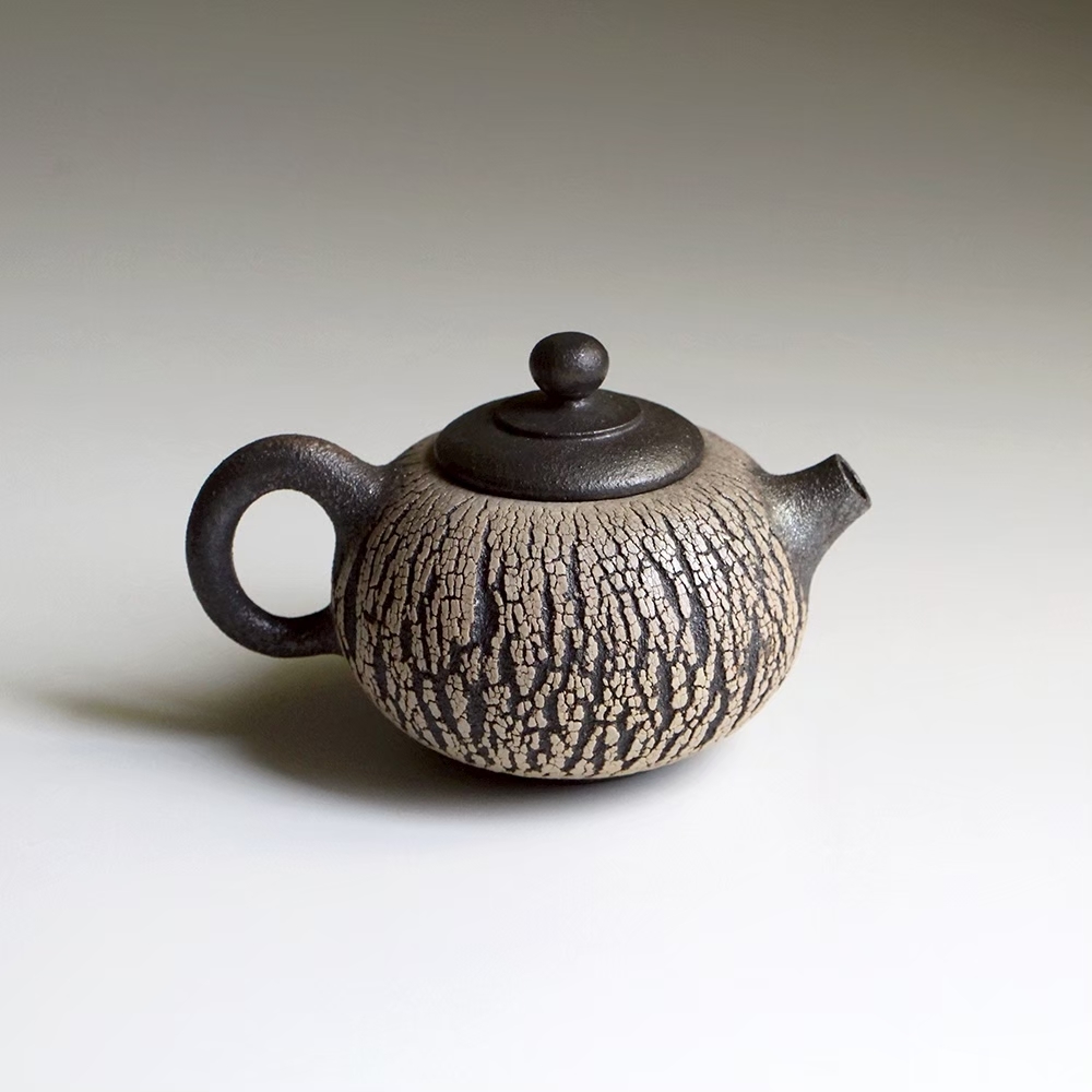 柴燒裂紋黑陶壺