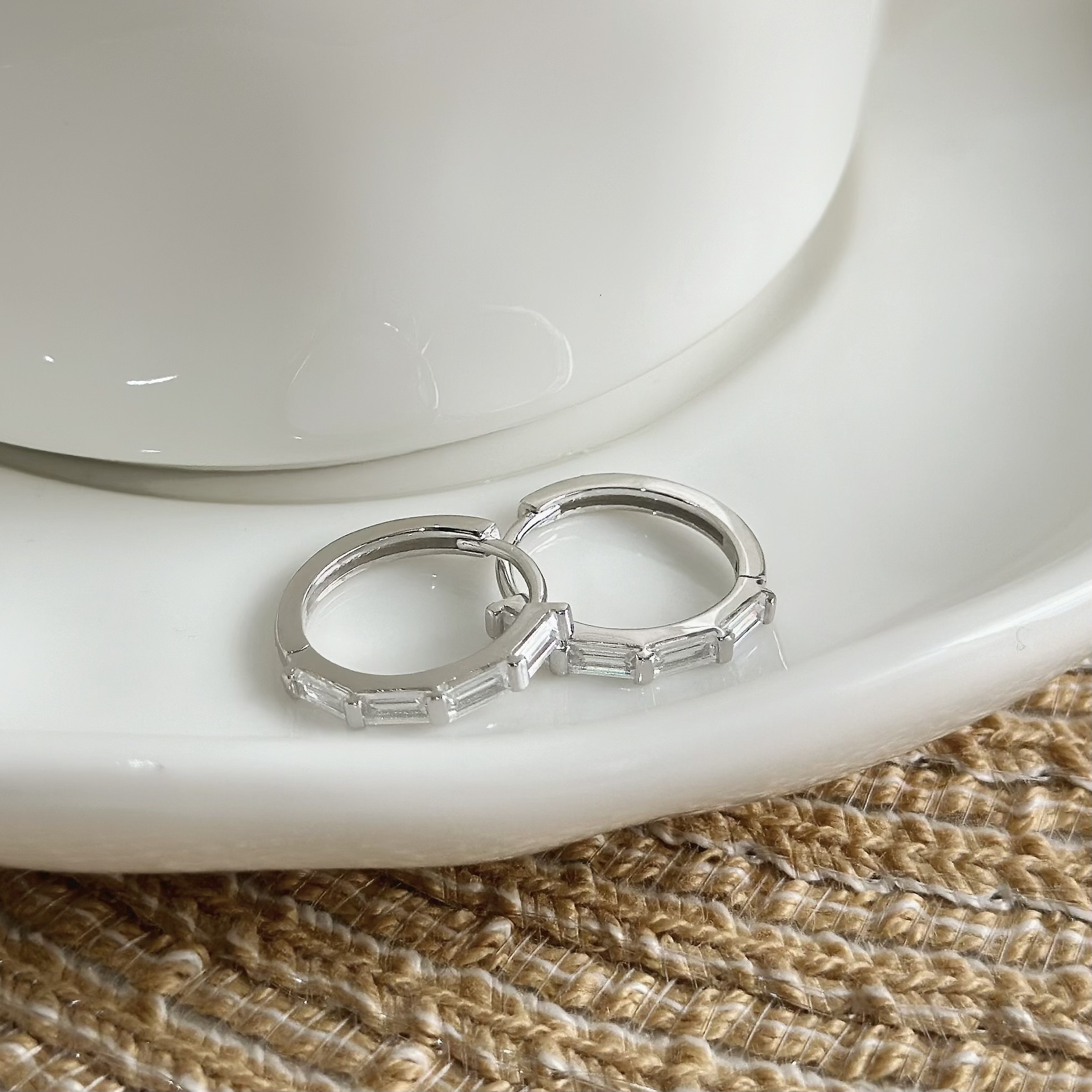 Y115長方鋯石中圈純銀易扣