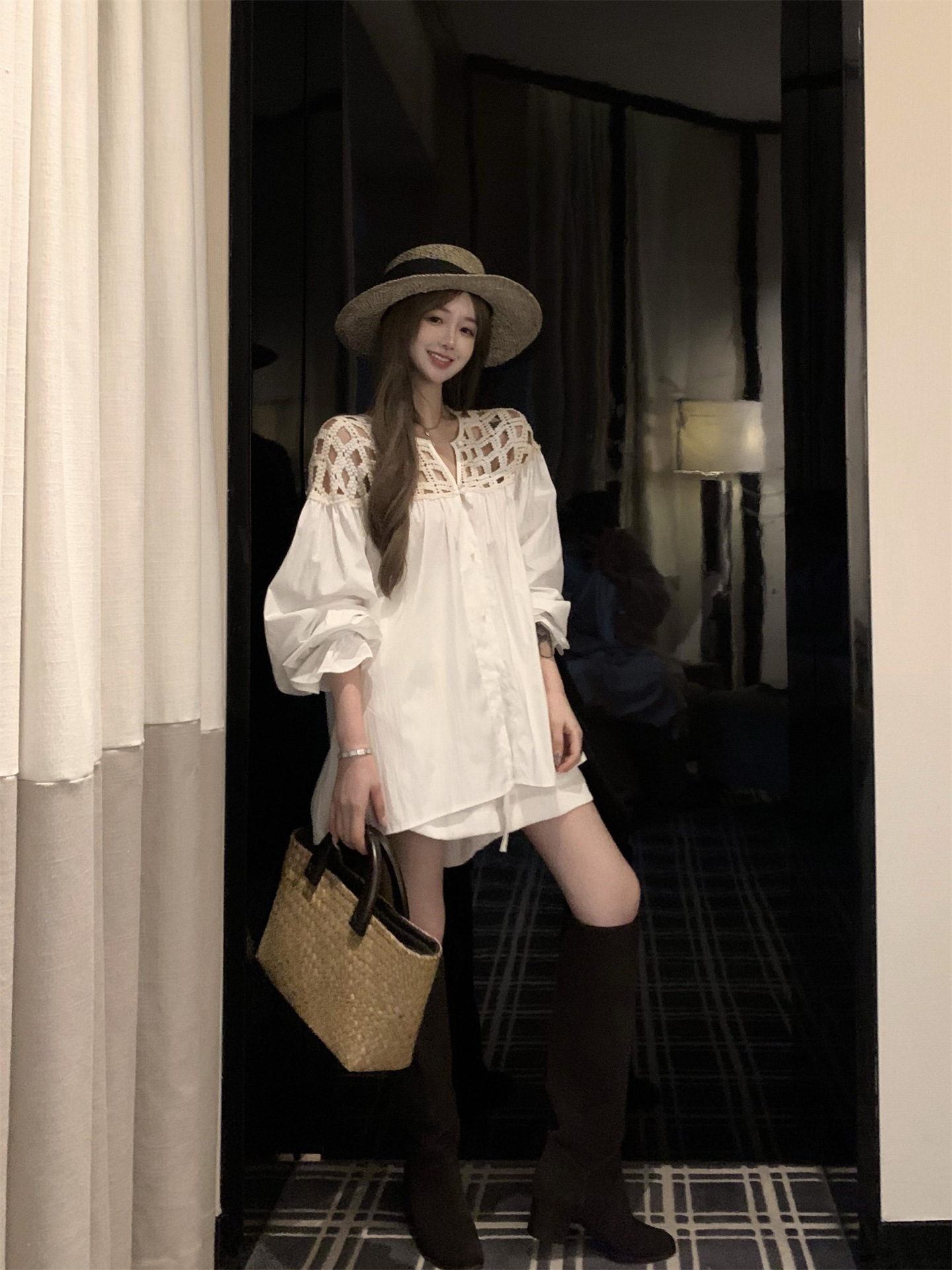 重工肩膀簍空 亞麻長袖上衣