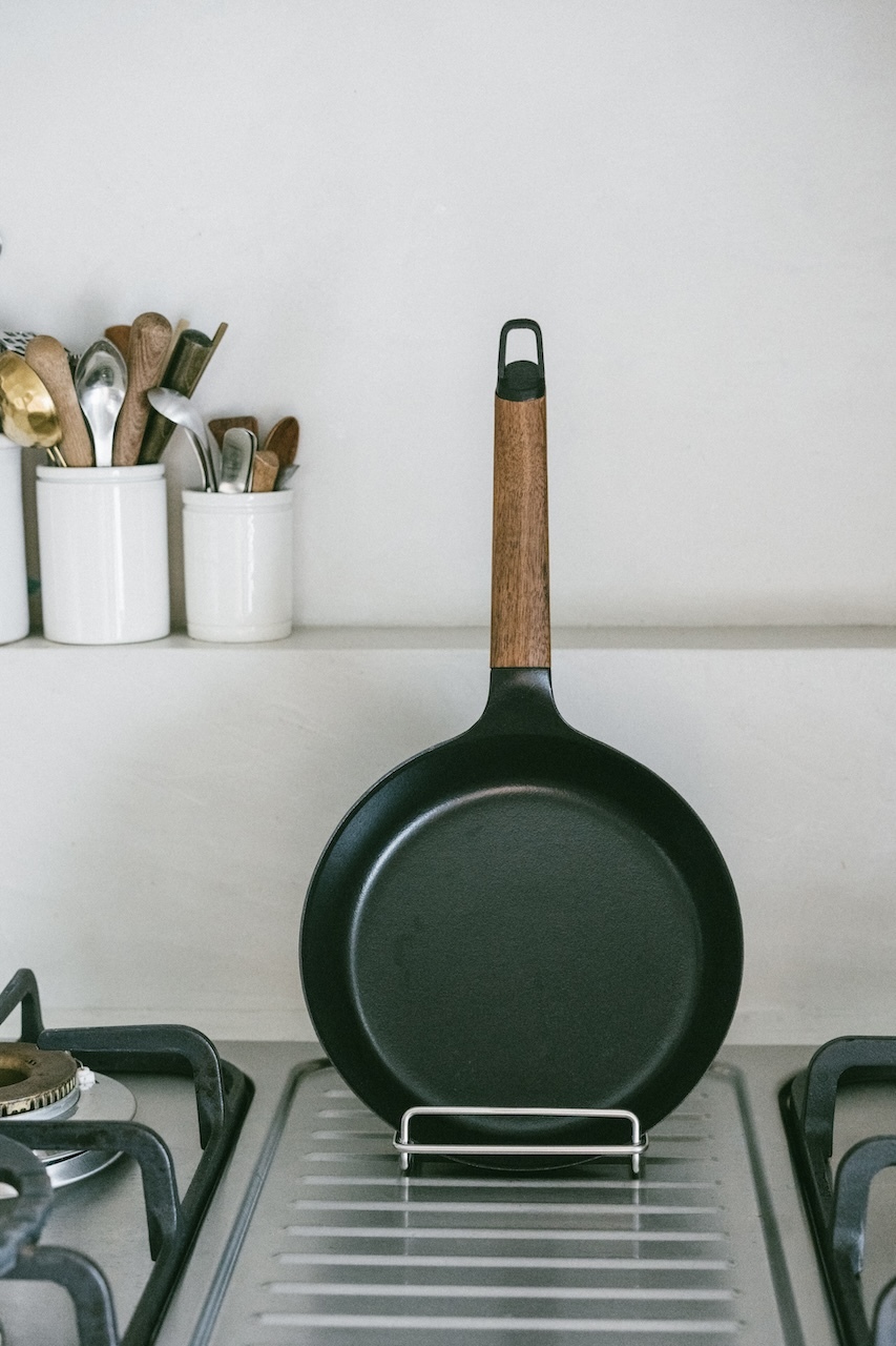 CB JAPAN 超省空間直立兼橫放式不鏽鋼煎鍋架