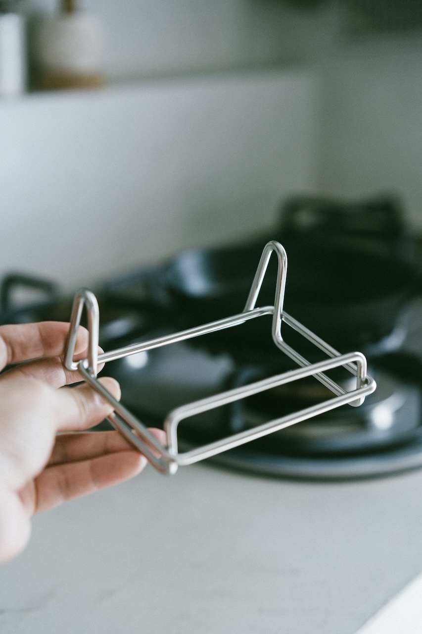 CB JAPAN 超省空間直立兼橫放式不鏽鋼煎鍋架