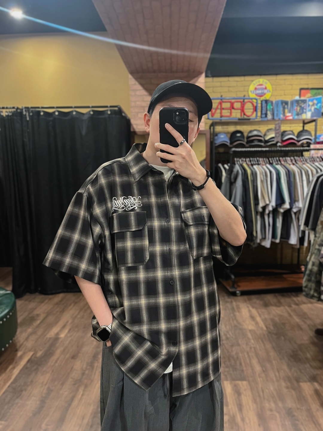 書寫花體字格紋襯衫