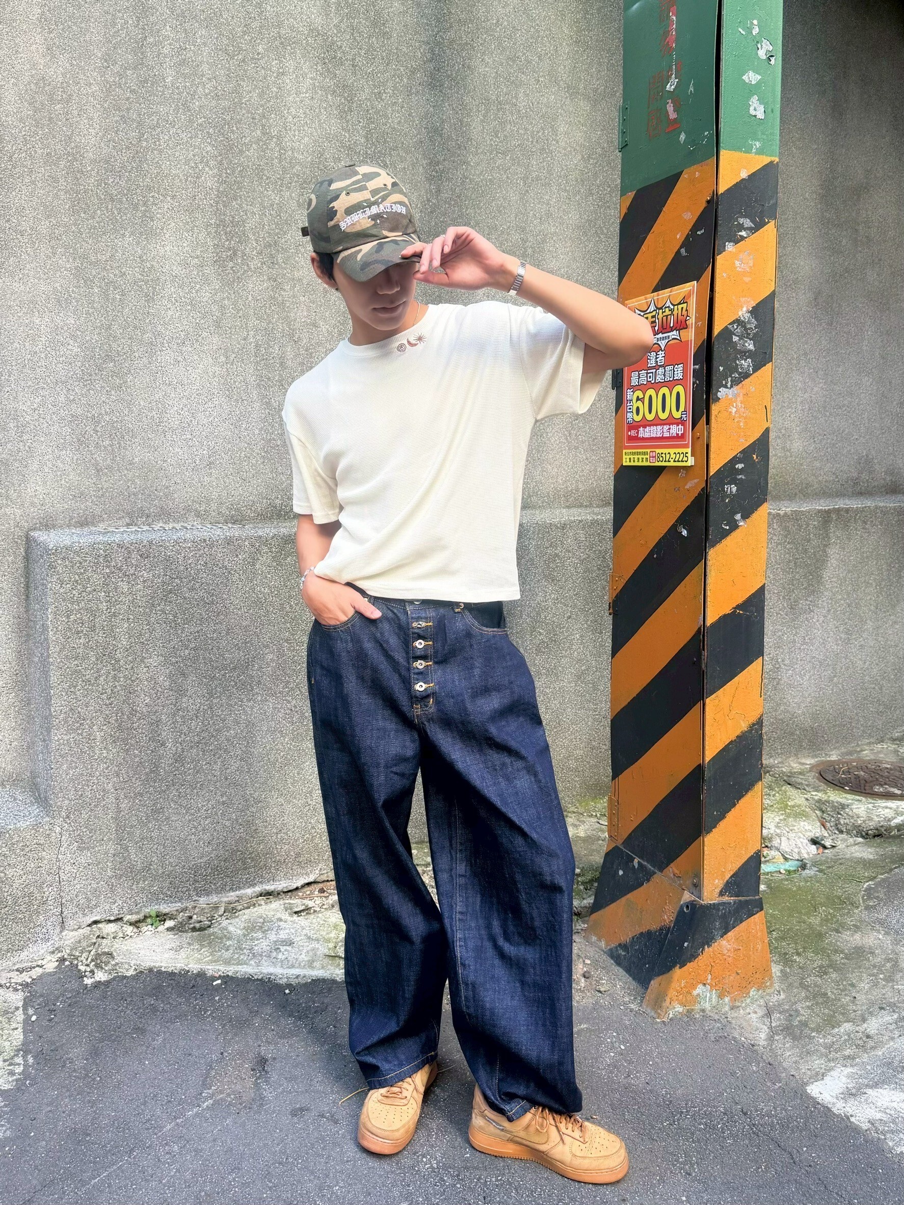 背後刺繡原色牛仔褲