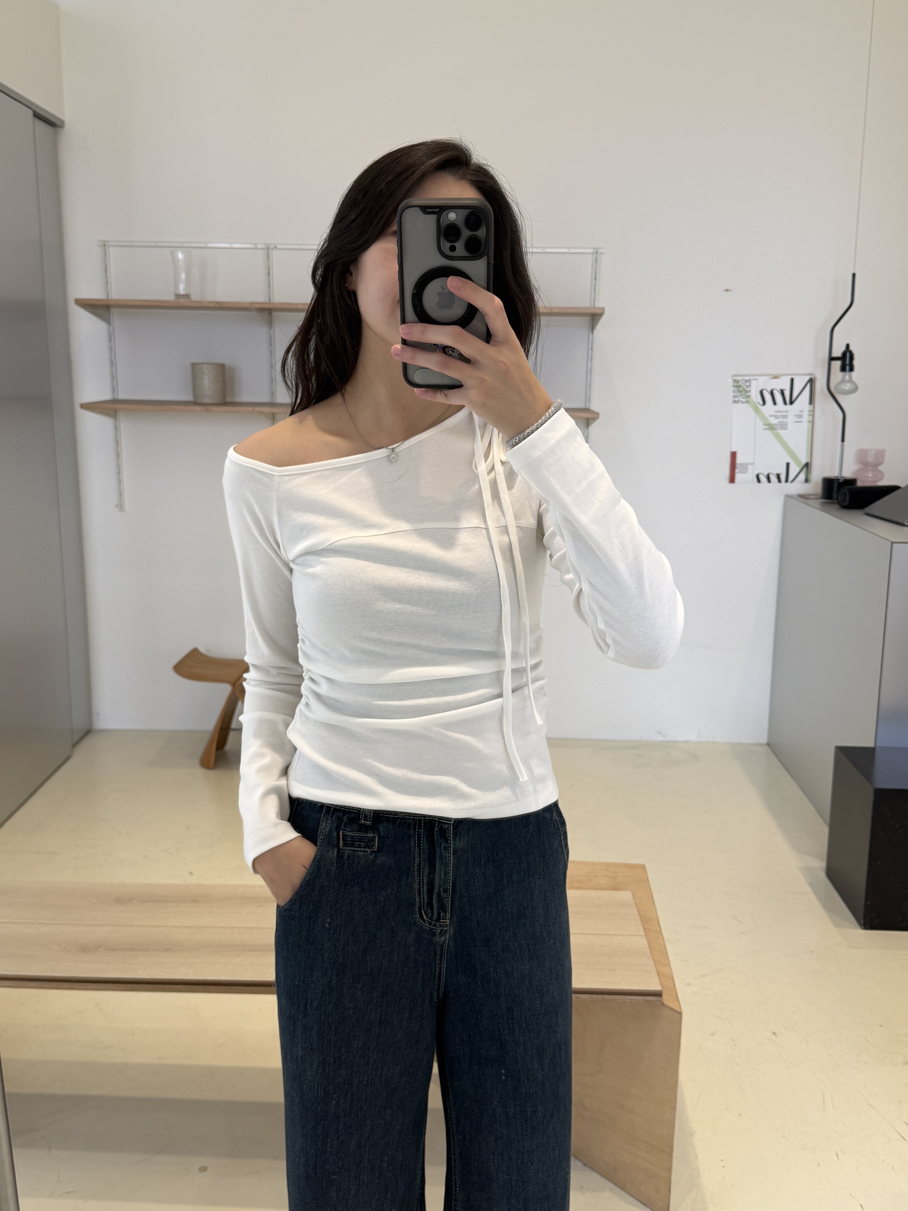 綁帶斜肩抓腰上衣