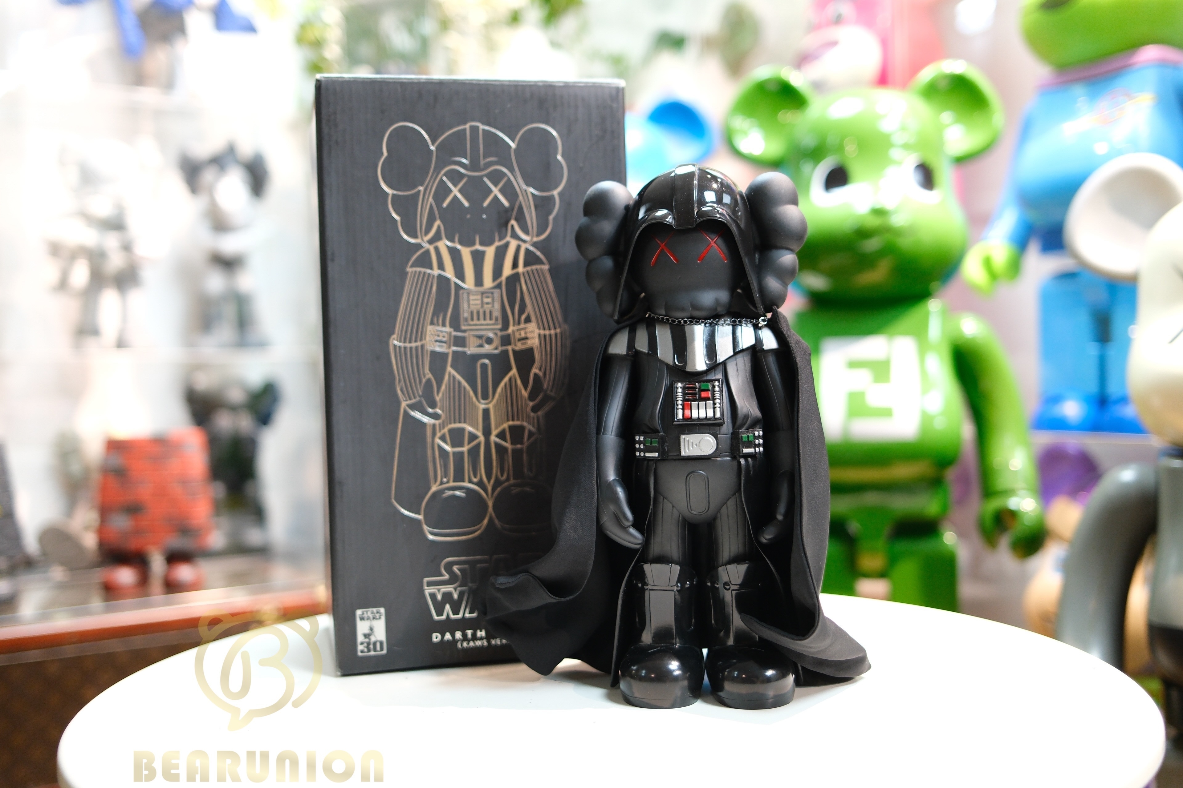 🥇現貨🥇⭐️Used⭐️ KAWS Star Wars Darth Vader Companion with Cape Vinyl Figure