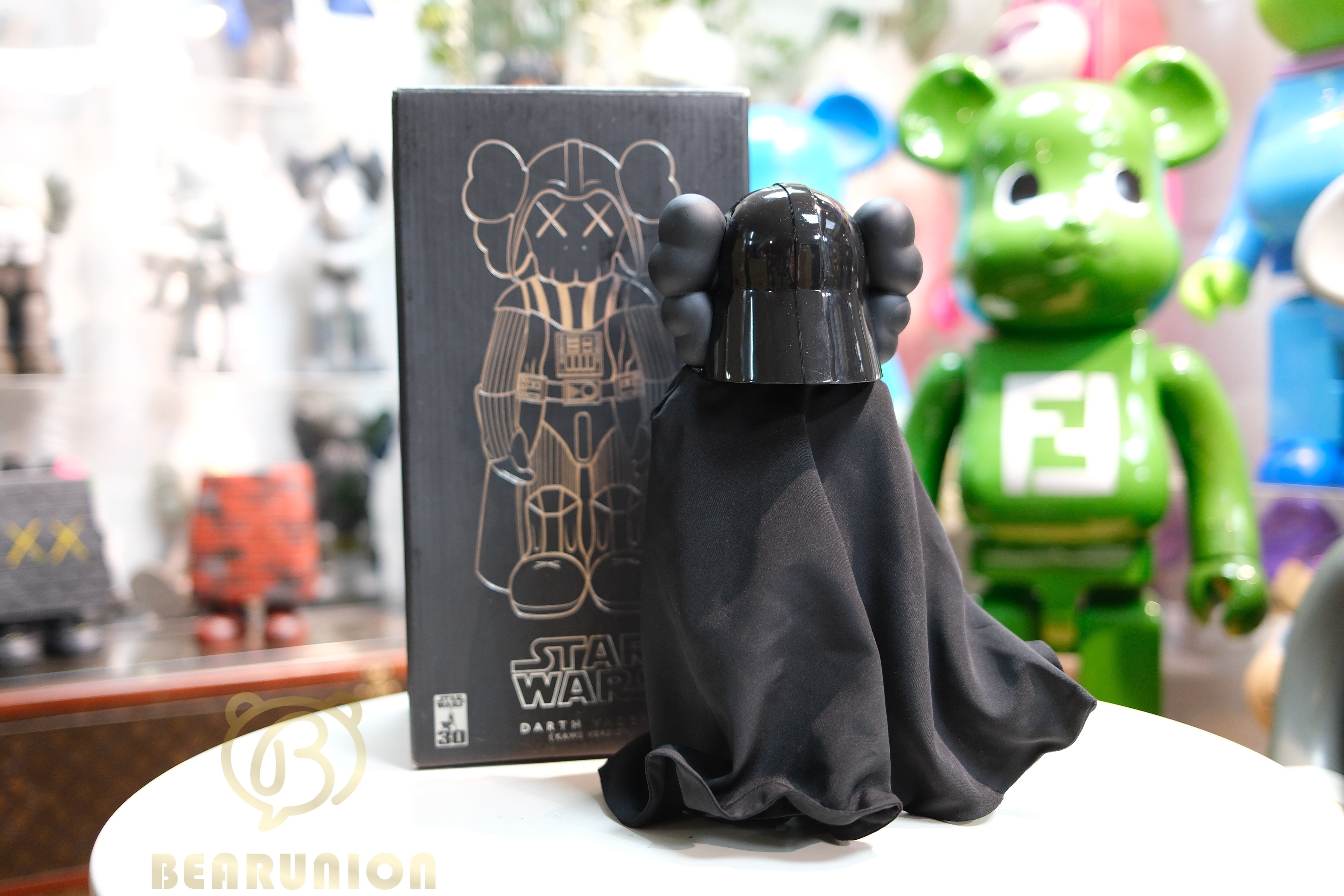 🥇現貨🥇⭐️Used⭐️ KAWS Star Wars Darth Vader Companion with Cape Vinyl Figure