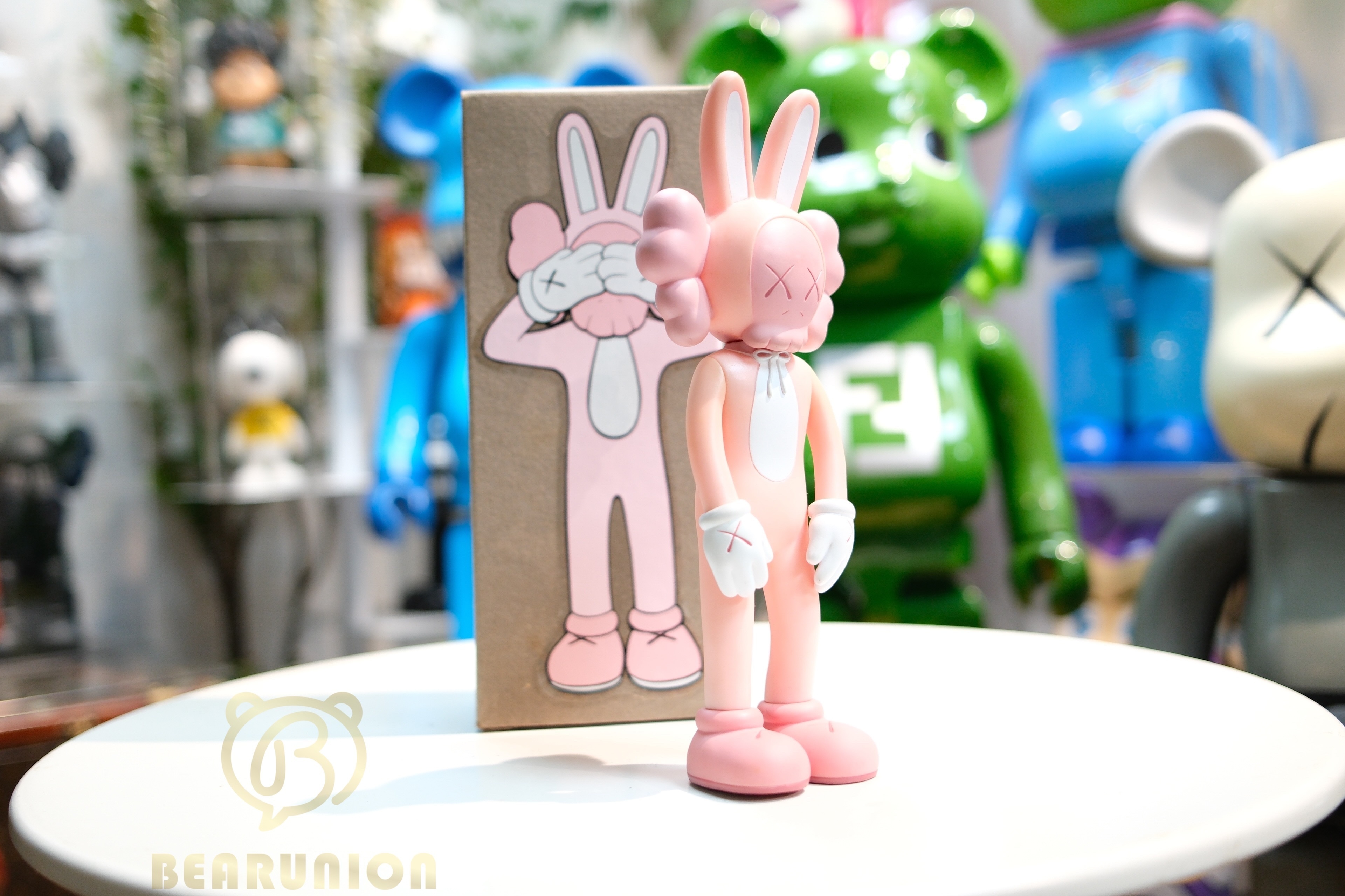 初期KAWS Accomplice PINK EDITION ピンク 新品未開封 🥇現貨🥇⭐️Used⭐️ KAWS Accomplice Vinyl Figure Pink