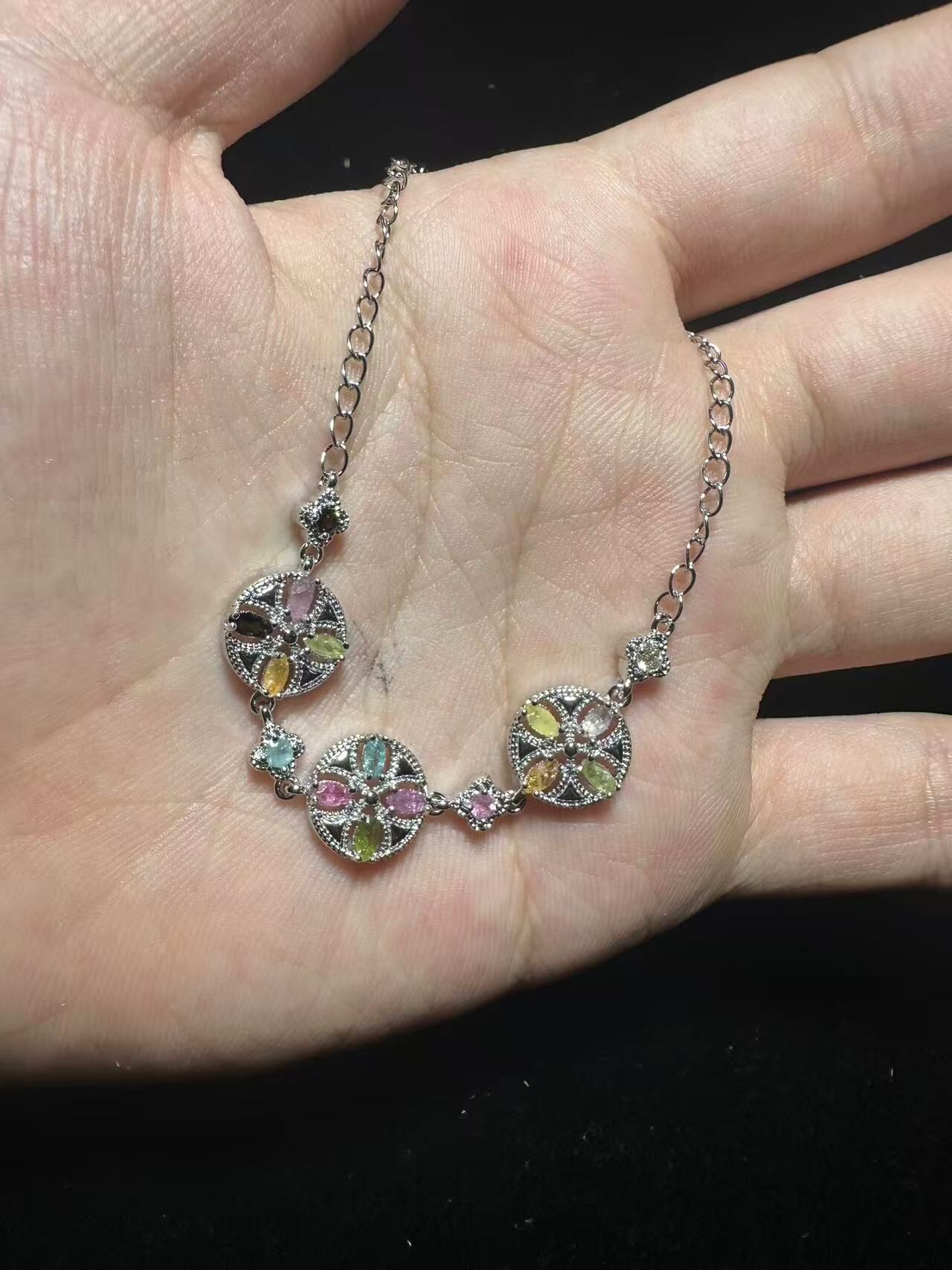 260409 - F100 彩碧璽鏤空四葉草窗花款半銀手鏈