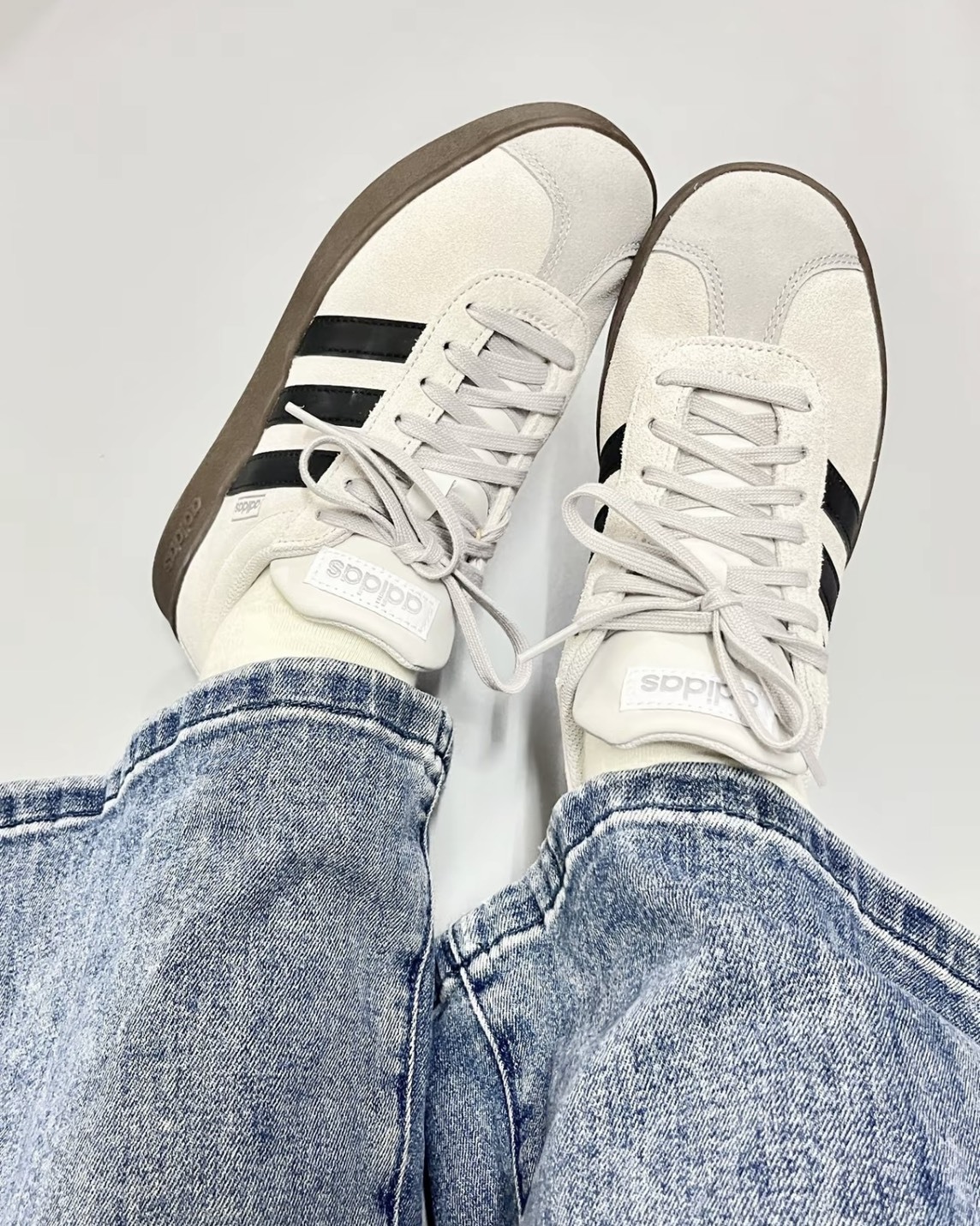 Adidas Neo VL Court 米灰色 黑色 麂皮 焦糖底 復古 板鞋 休閒鞋 德訓鞋