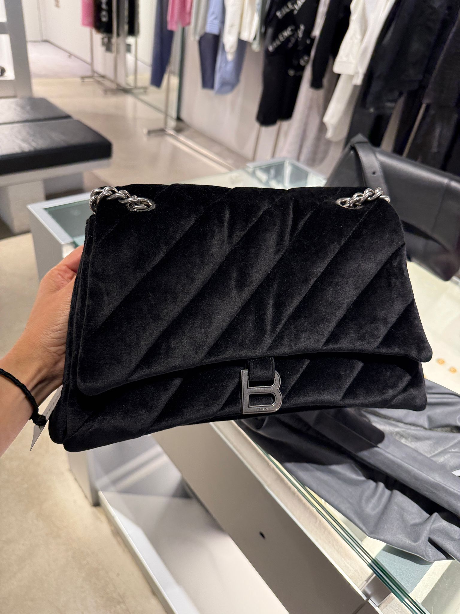 Balenciaga Quilted Fluid Velvet Crush chian bag Black 716393