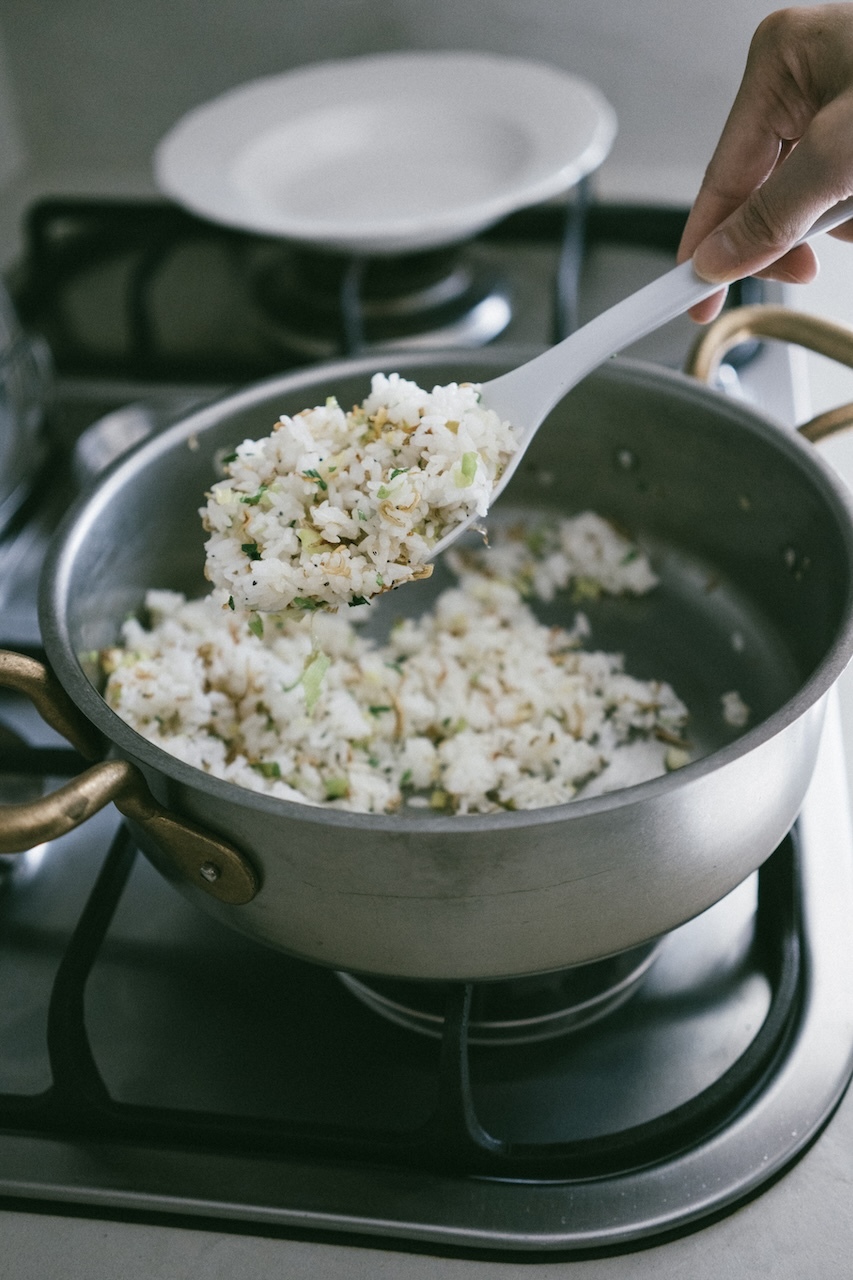 下村企販日本製好撈好鏟耐熱200°C淺型拌炒匙（白）