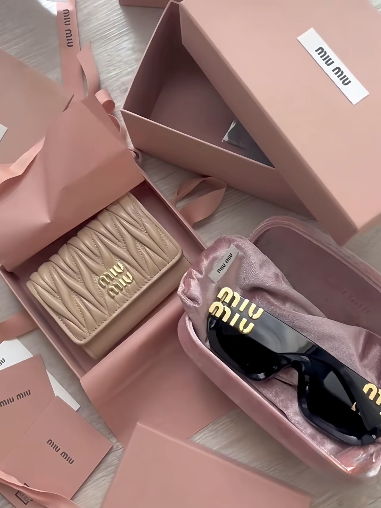 【Focus Store】預購 MIUMIU繆繆 Logo Sunglasses "Black" 黑色