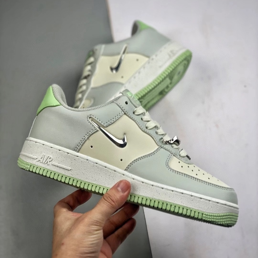 NIKE AIR FORCE 1 '07 SE NEXT NATURE 白綠 灰綠 米白綠 金屬銀 液態銀 小勾 女鞋 FN8540-001