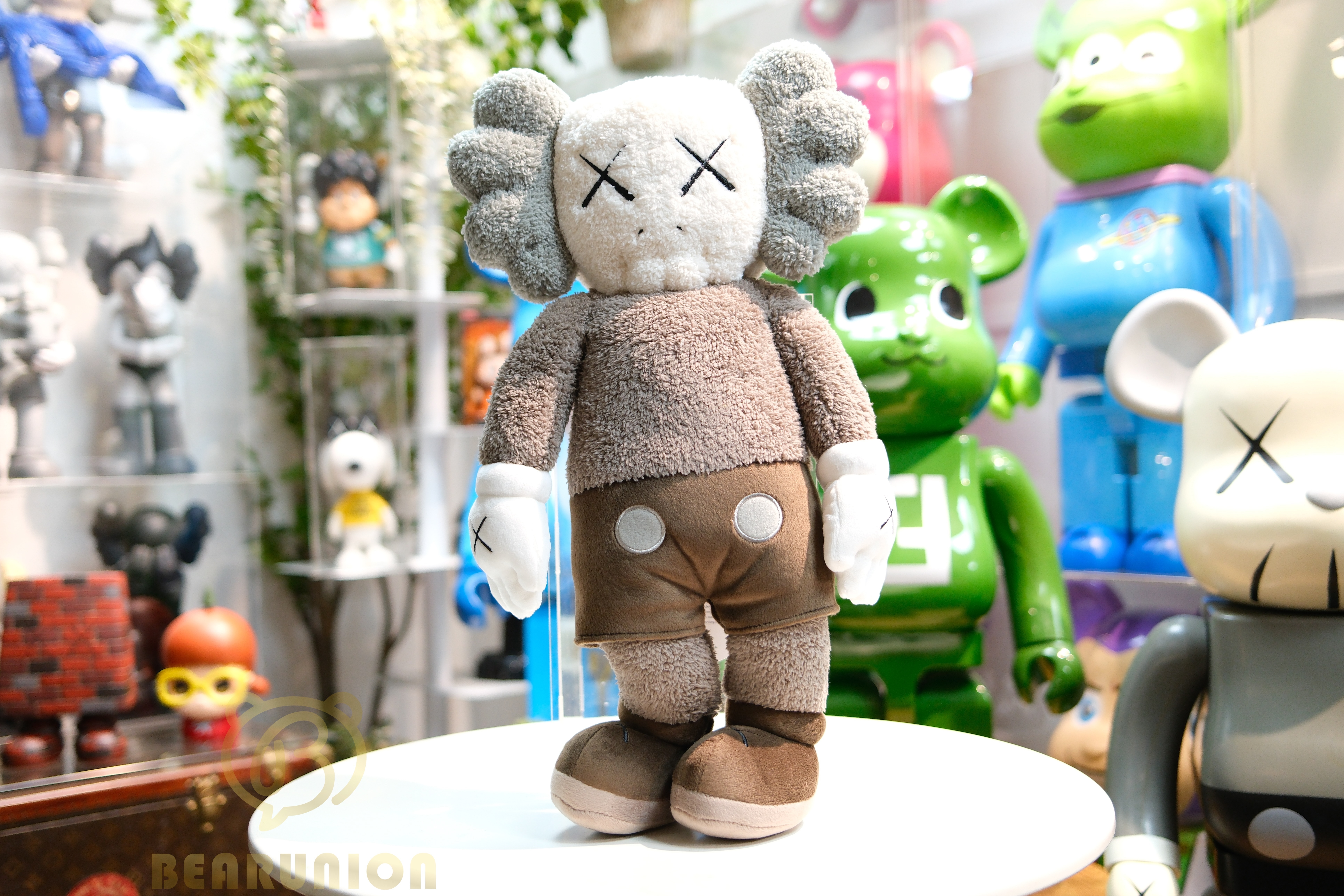 🥇現貨🥇KAWS Holiday Hong KongCompanion Plush Brown