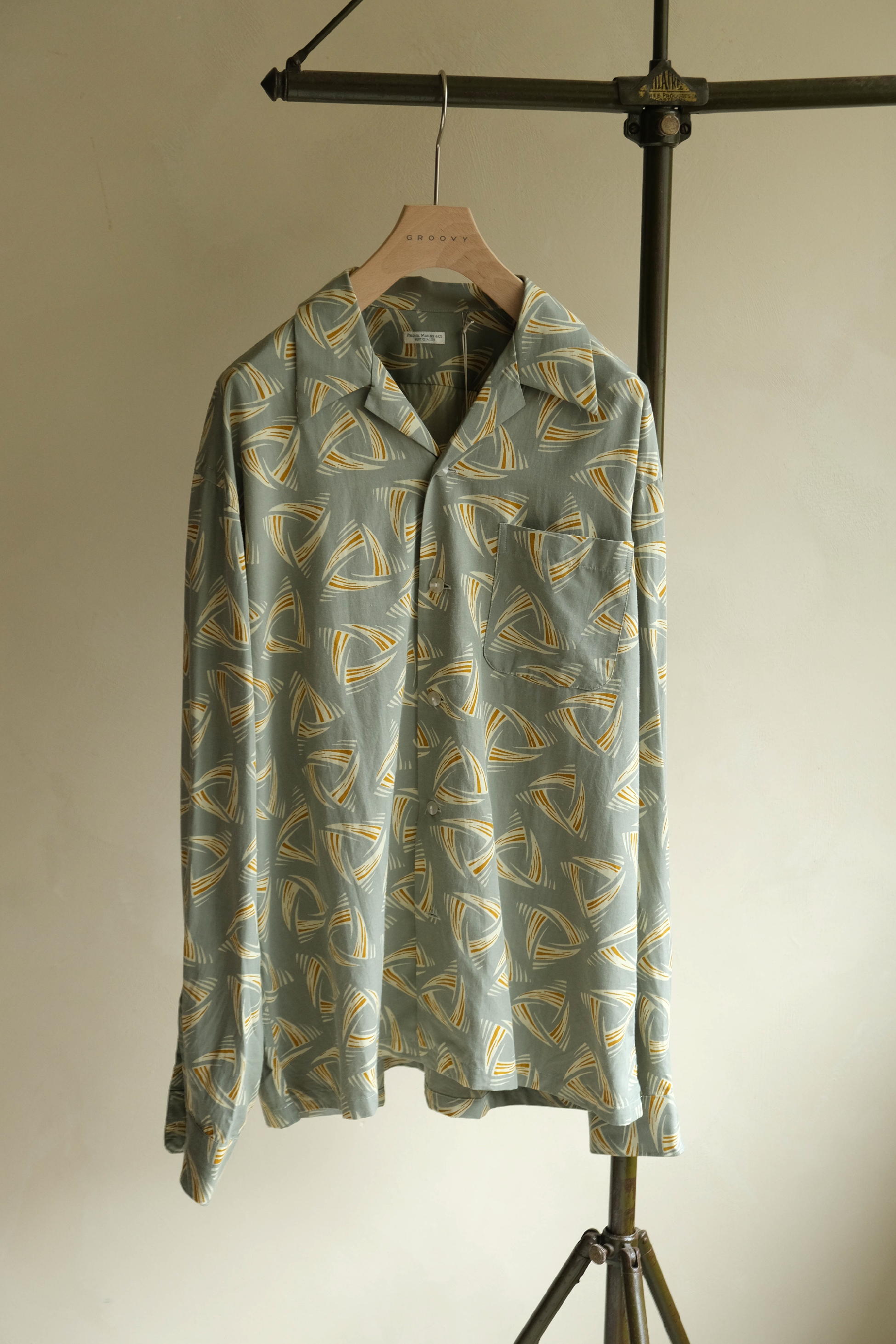 PHIGVEL DELTA PATTERN OPEN COLLAR LS SHIRT (2COL)