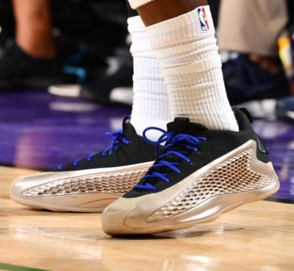 ADIDAS 籃球鞋 AE 1 LOW 黑香檳金 愛德華茲 低筒 男 JQ6133