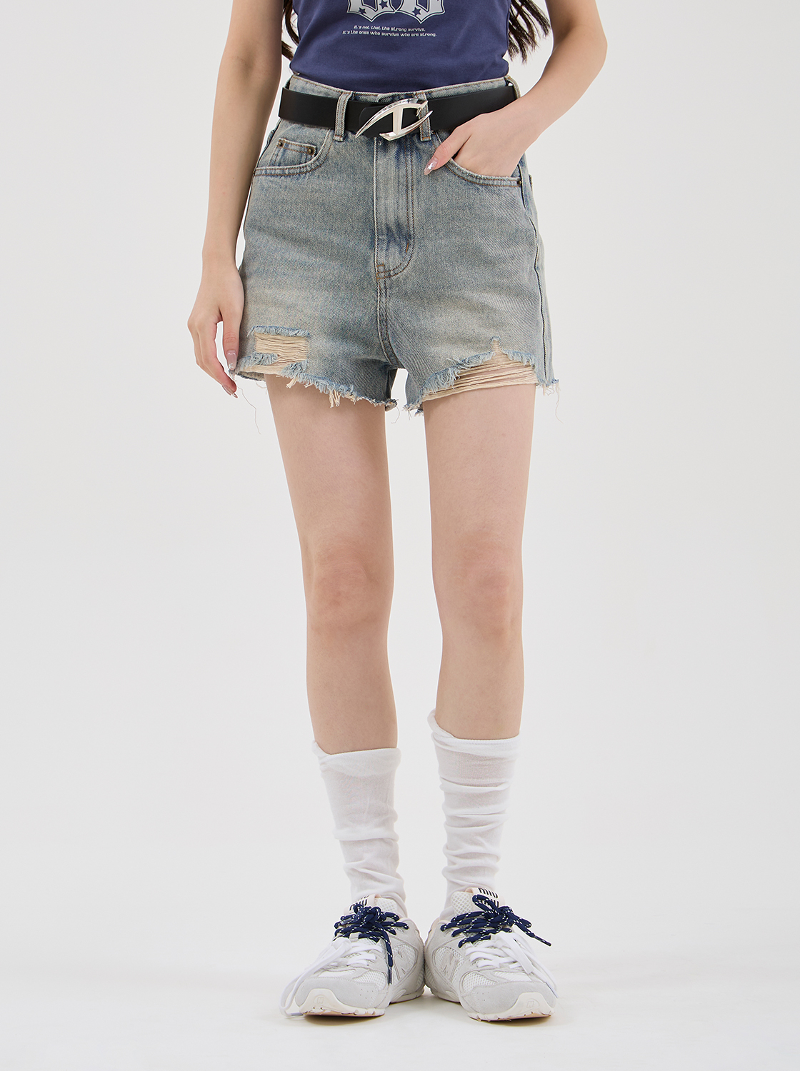 褲口鬚邊刷色牛仔短褲