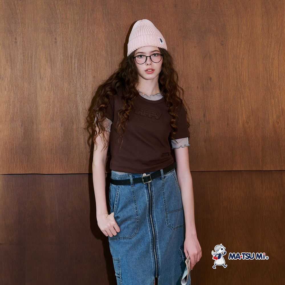 MA‧TSU Mi 簡約立體貼布繡LOGO上衣(白.咖)